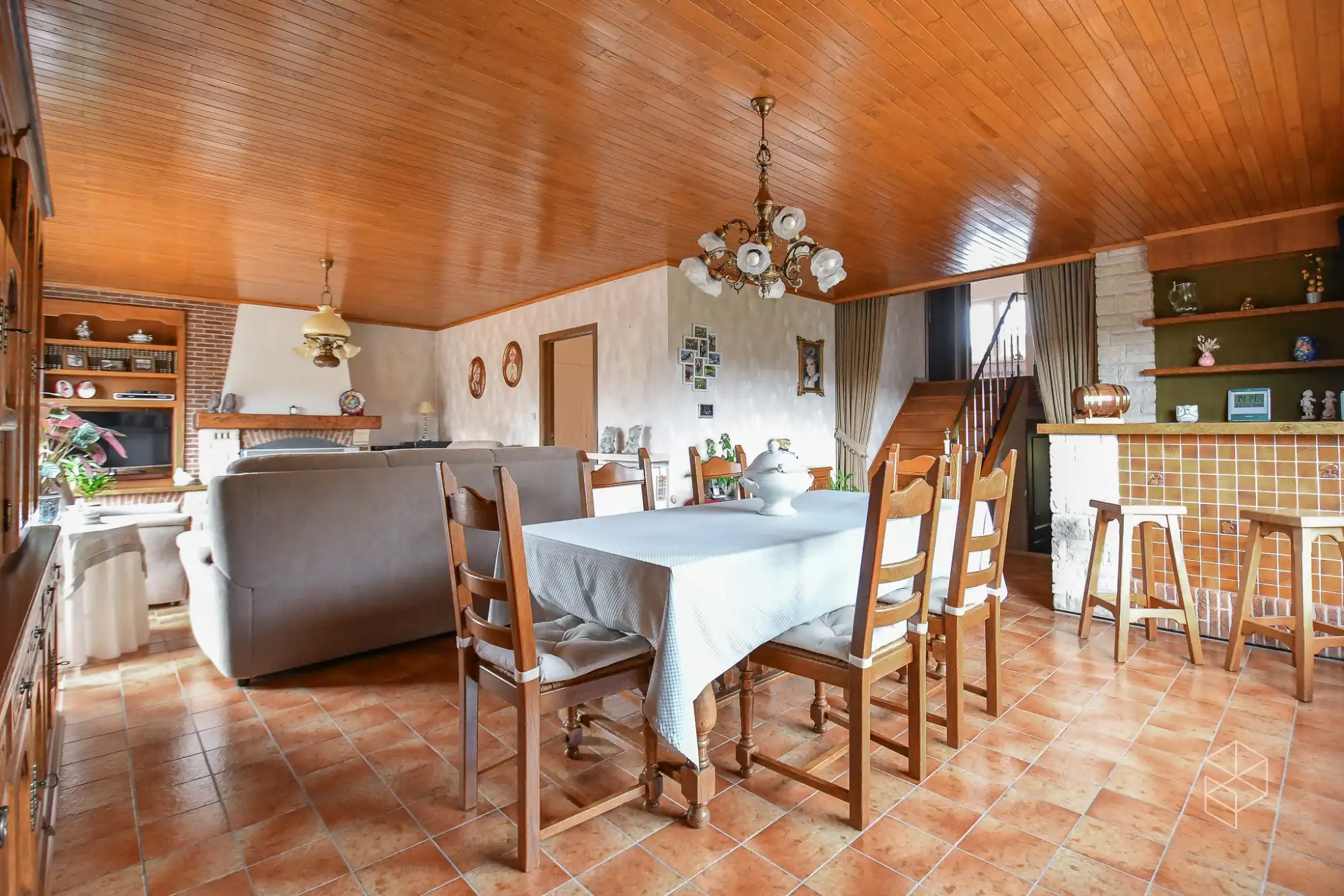 Ruime woning met grote tuin te Oostkamp foto 6