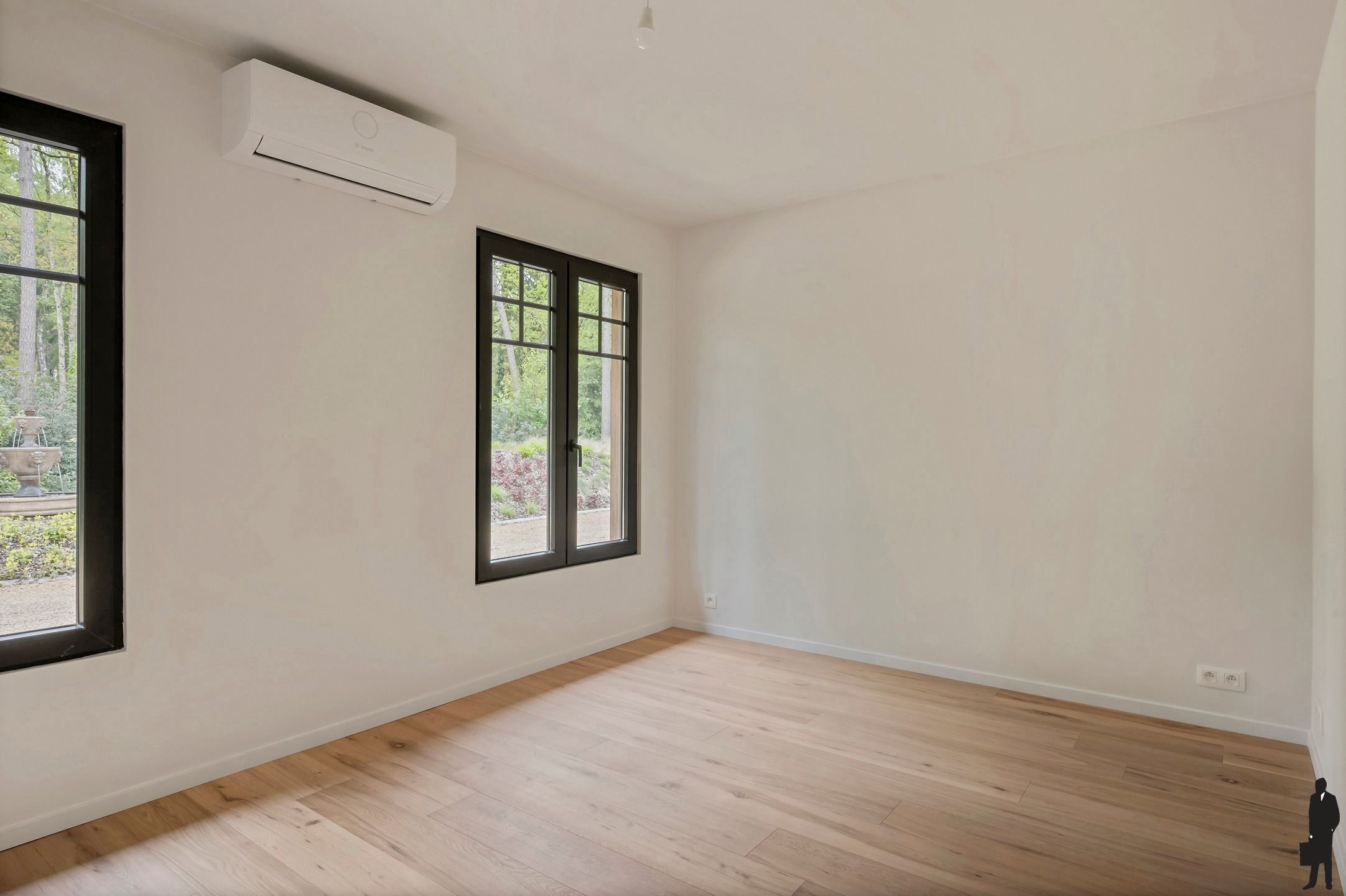 Volledige gerenoveerde villa te koop foto 23