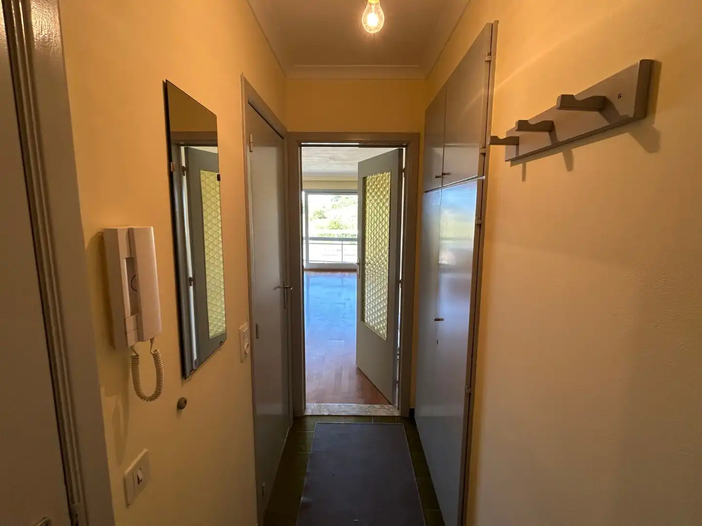 Ongemeubileerde studio met private garagebox en kelderberging foto 13