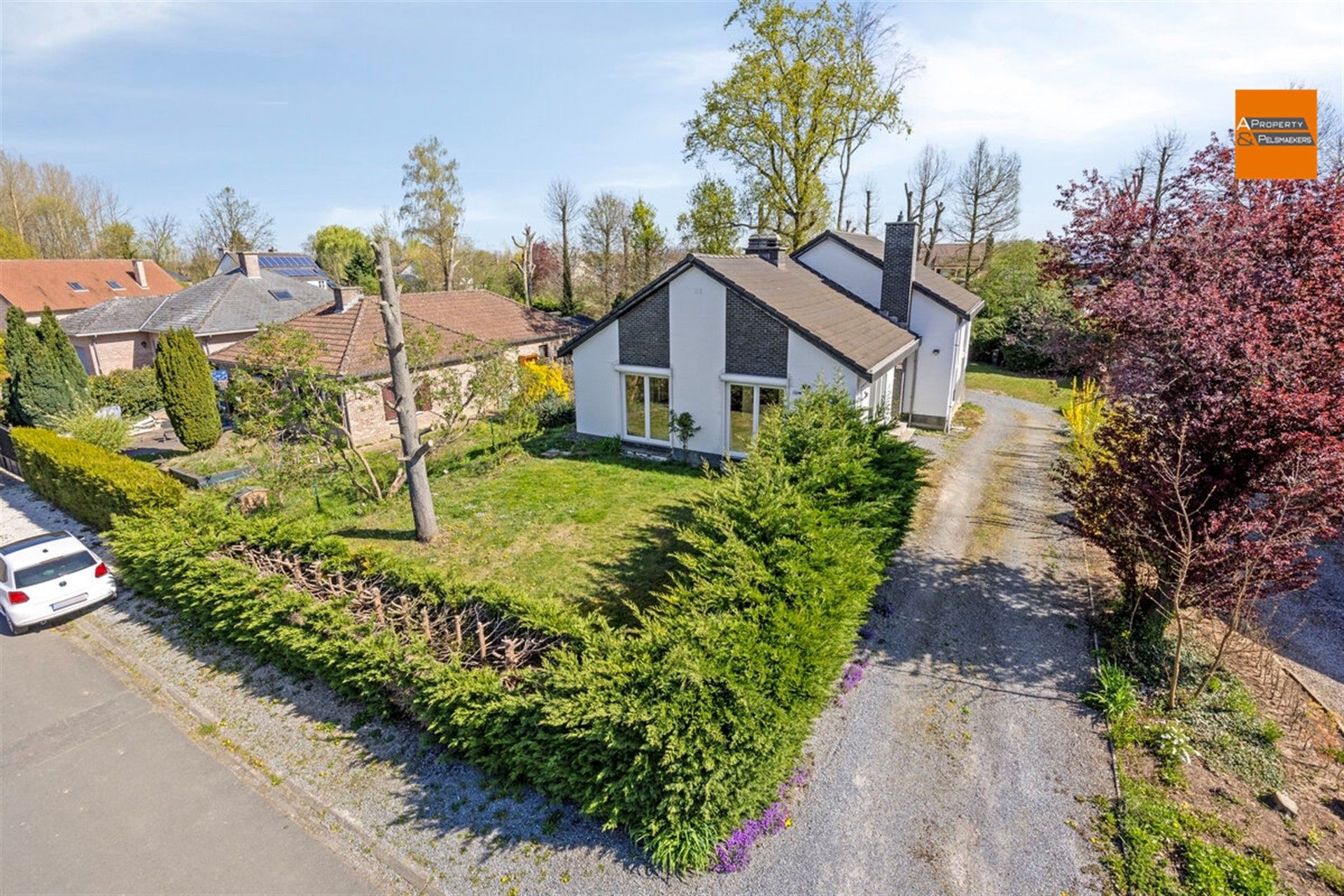 Ruime gerenoveerde villa met 4 slaapkmaers in residentiele wijk foto {{pictureIndex}}