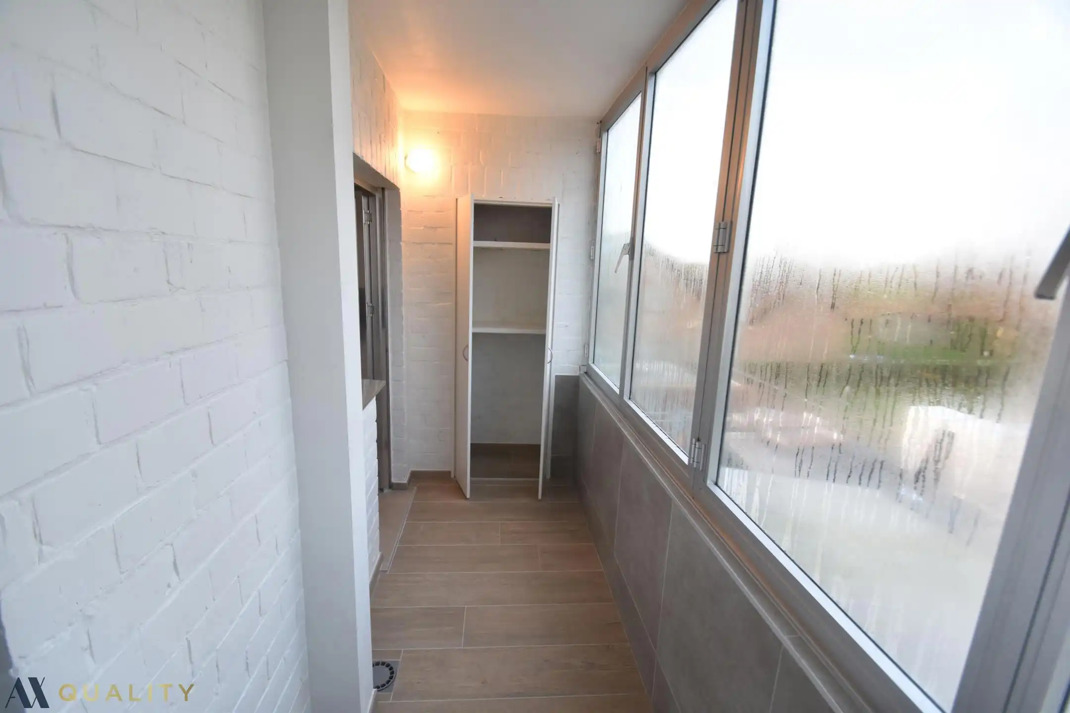 Gerenoveerd 2-slaapkamerappartement met terras (6,5 m²) en balkon,  bergzolder, autostaanplaats en private berging 6,5 m² en 16 m² foto 18