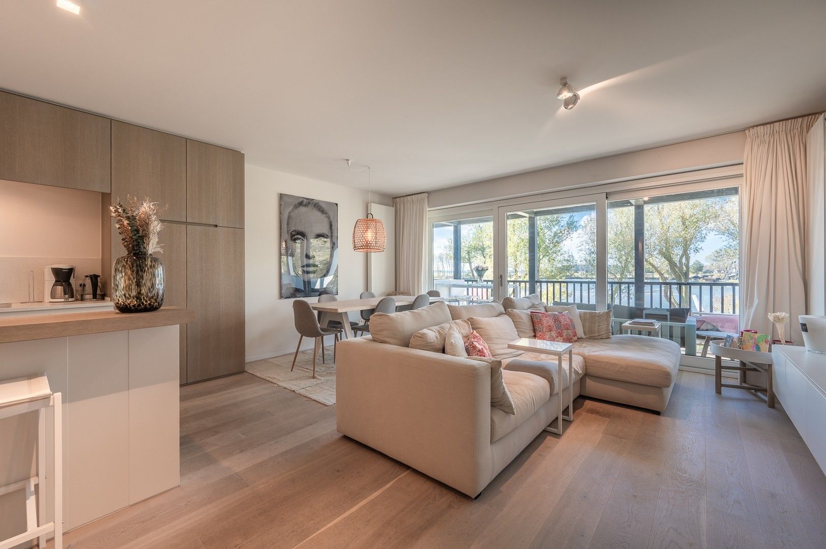 Prachtig appartement met frontaal zicht op het meer van Duinenwater. foto 2
