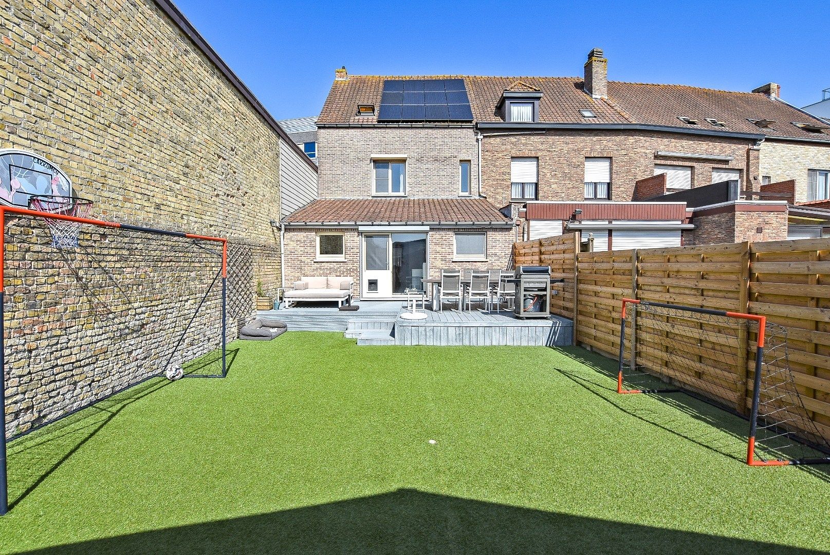 Instapklare woning met zonnige tuin in centrum Diksmuide! foto {{pictureIndex}}