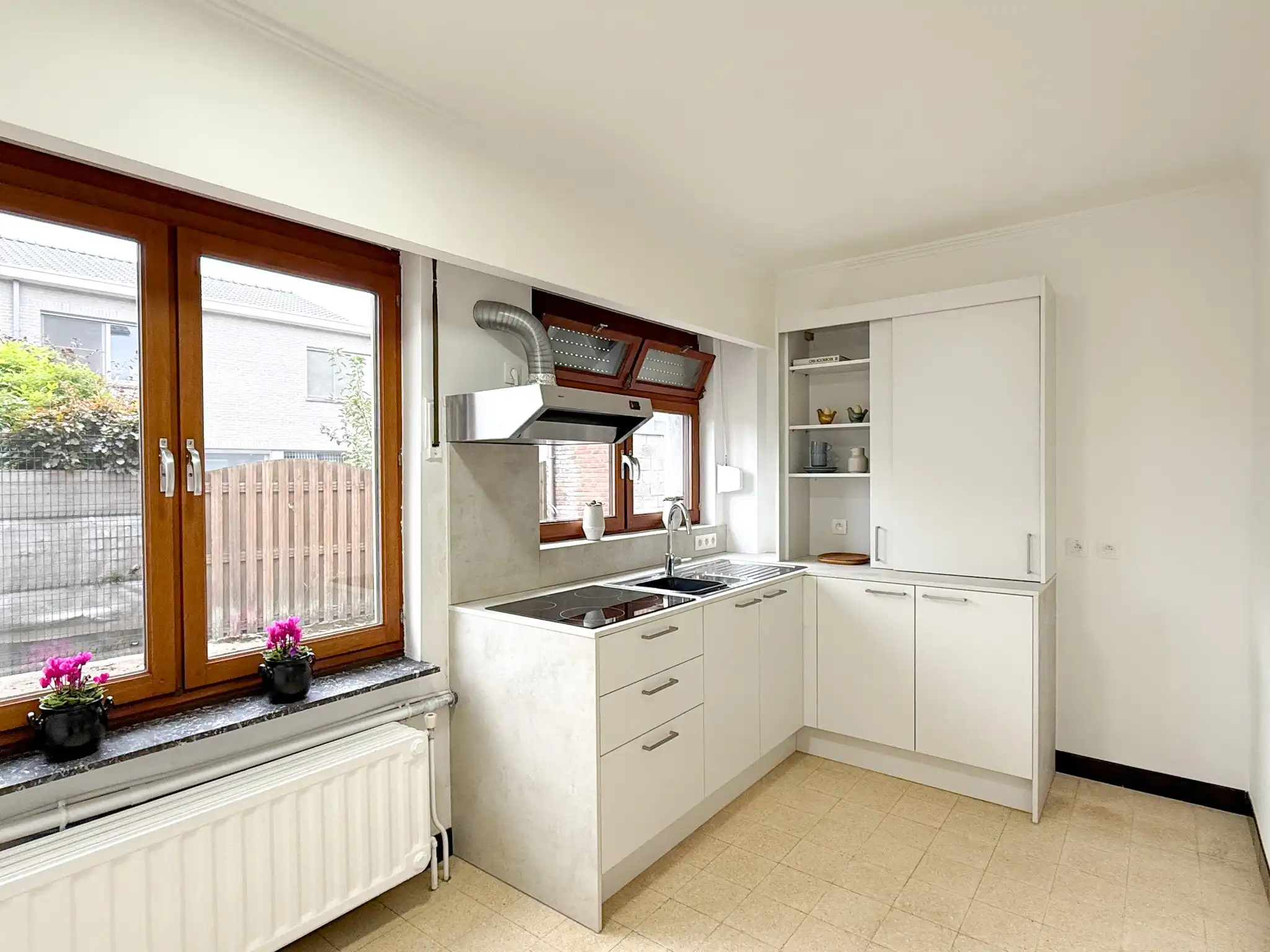 Gelijkvloers appartement met twee slaapkamers en garage in centrum Beveren foto 5