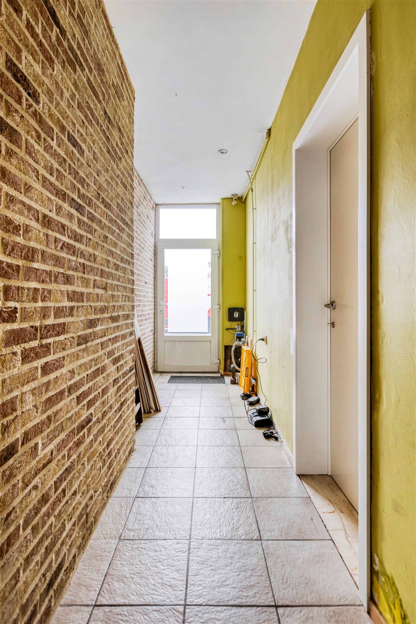 Te renoveren gelijkvloers appartement foto 4