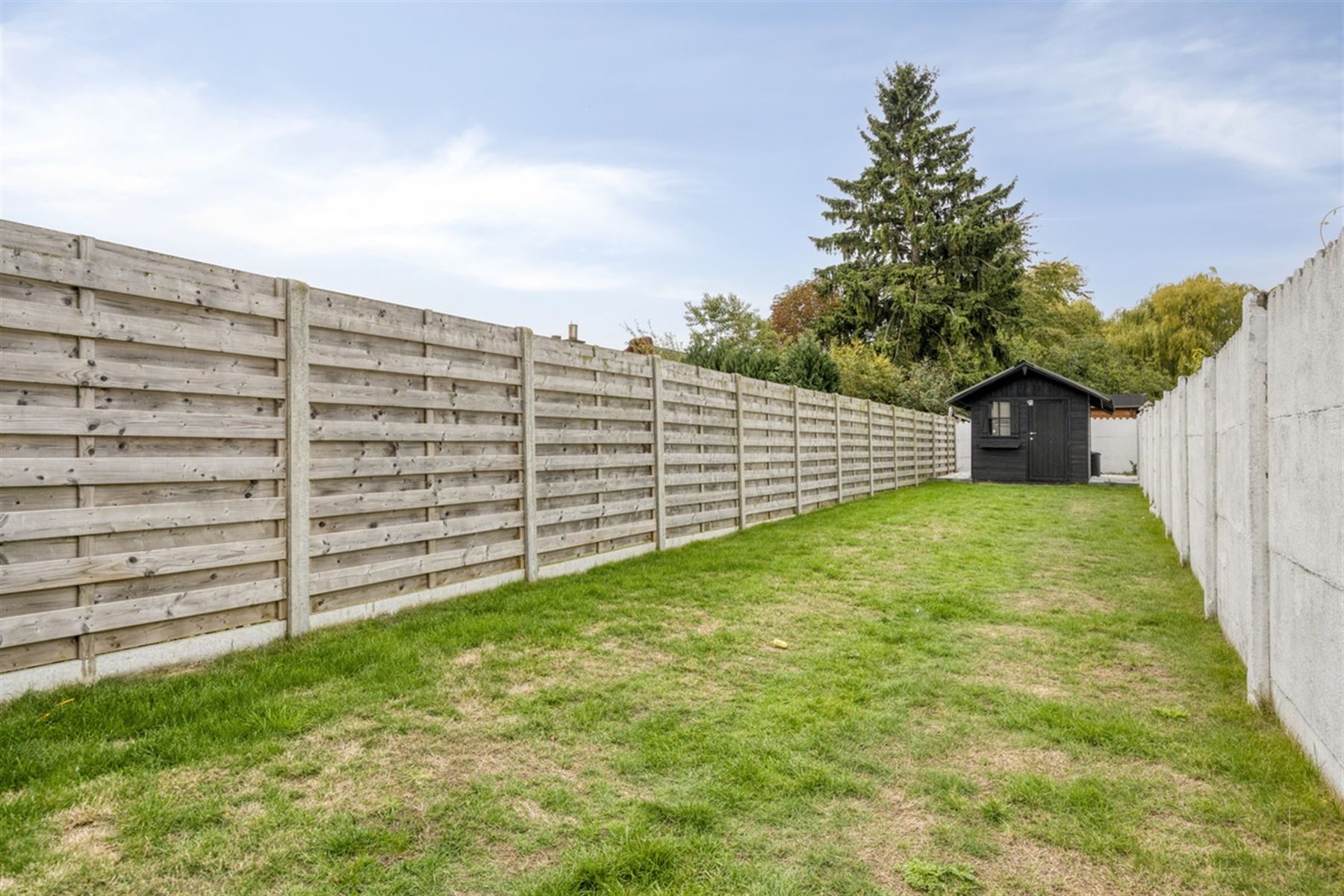 Totaal gerenoveerde woning met tuin foto 10