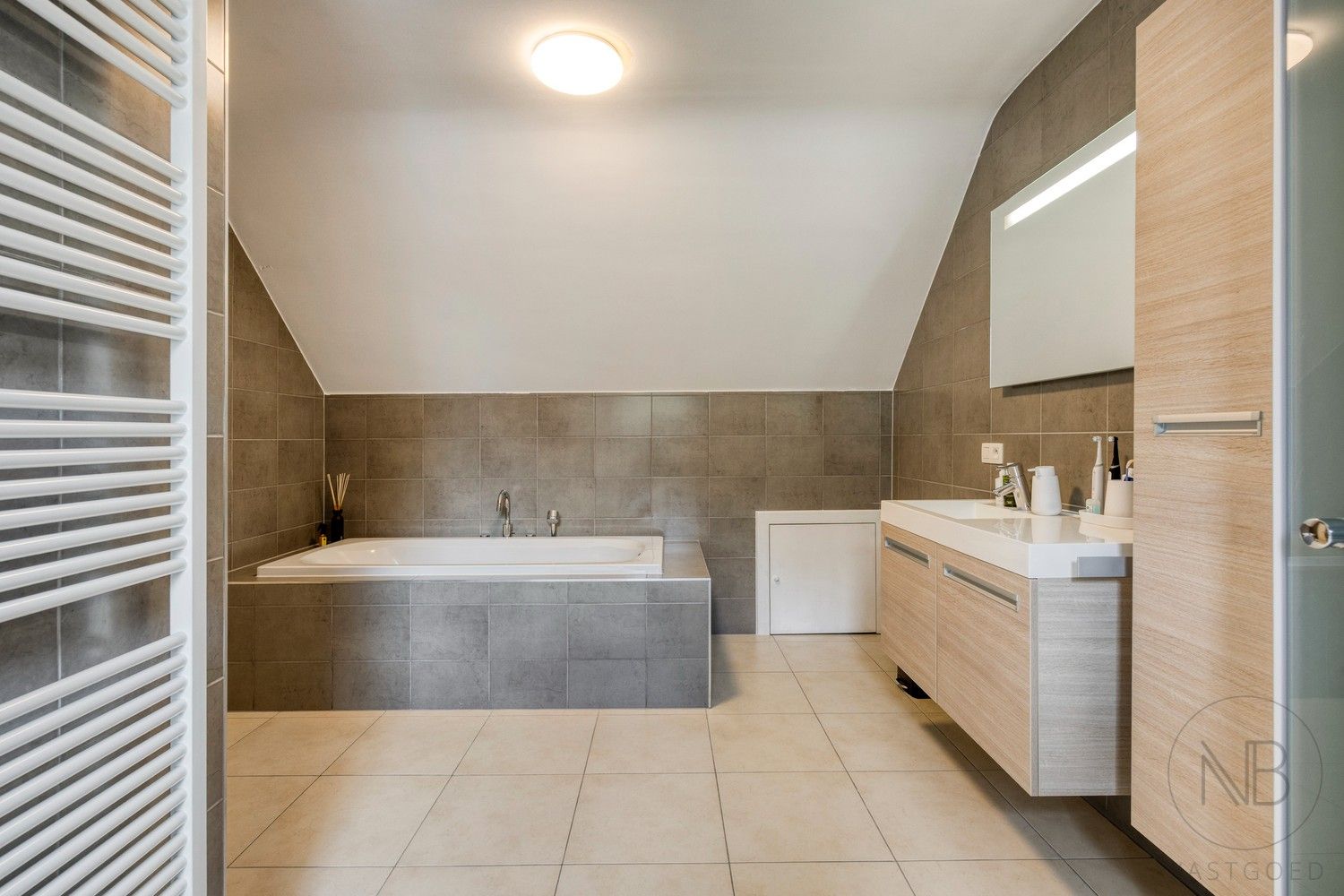 DUPLEX APPARTEMENT MET 2 SLPK, AUTOSTAANPLAATS EN BERGING (129M2) foto 19