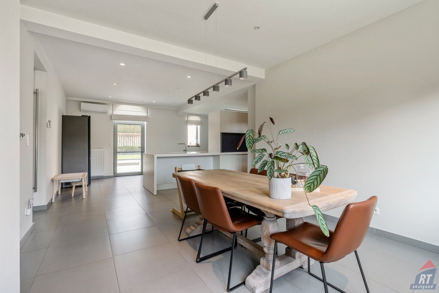 Exclusieve woning met zwembad in het landelijke Kerkom-bij-Sint-Truiden foto 7