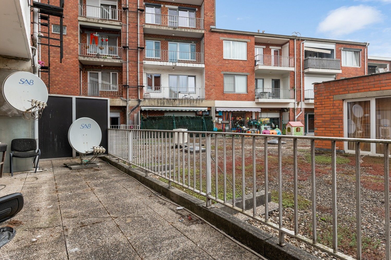 Handelsgelijkvloers te Deurne te koop! foto 11