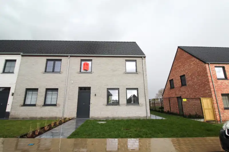 Energiezuinige halfopen woning in Meulebeke foto {{pictureIndex}}