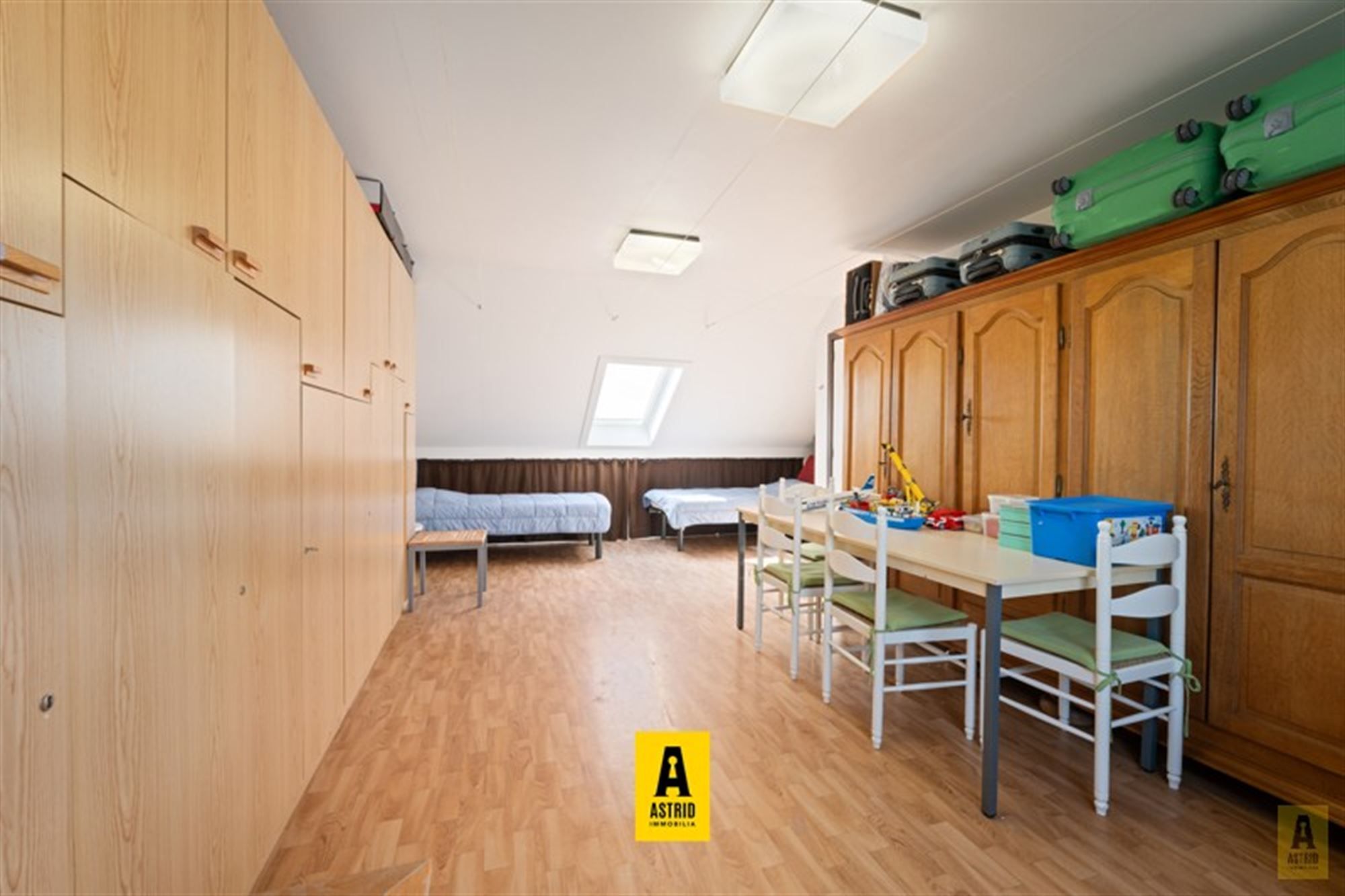 Karaktervolle voormalige dokterswoning met zee aan ruimte en mogelijkheden! foto 39