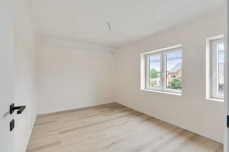Totaal gerenoveerde woning op een perceel van 11are foto 24