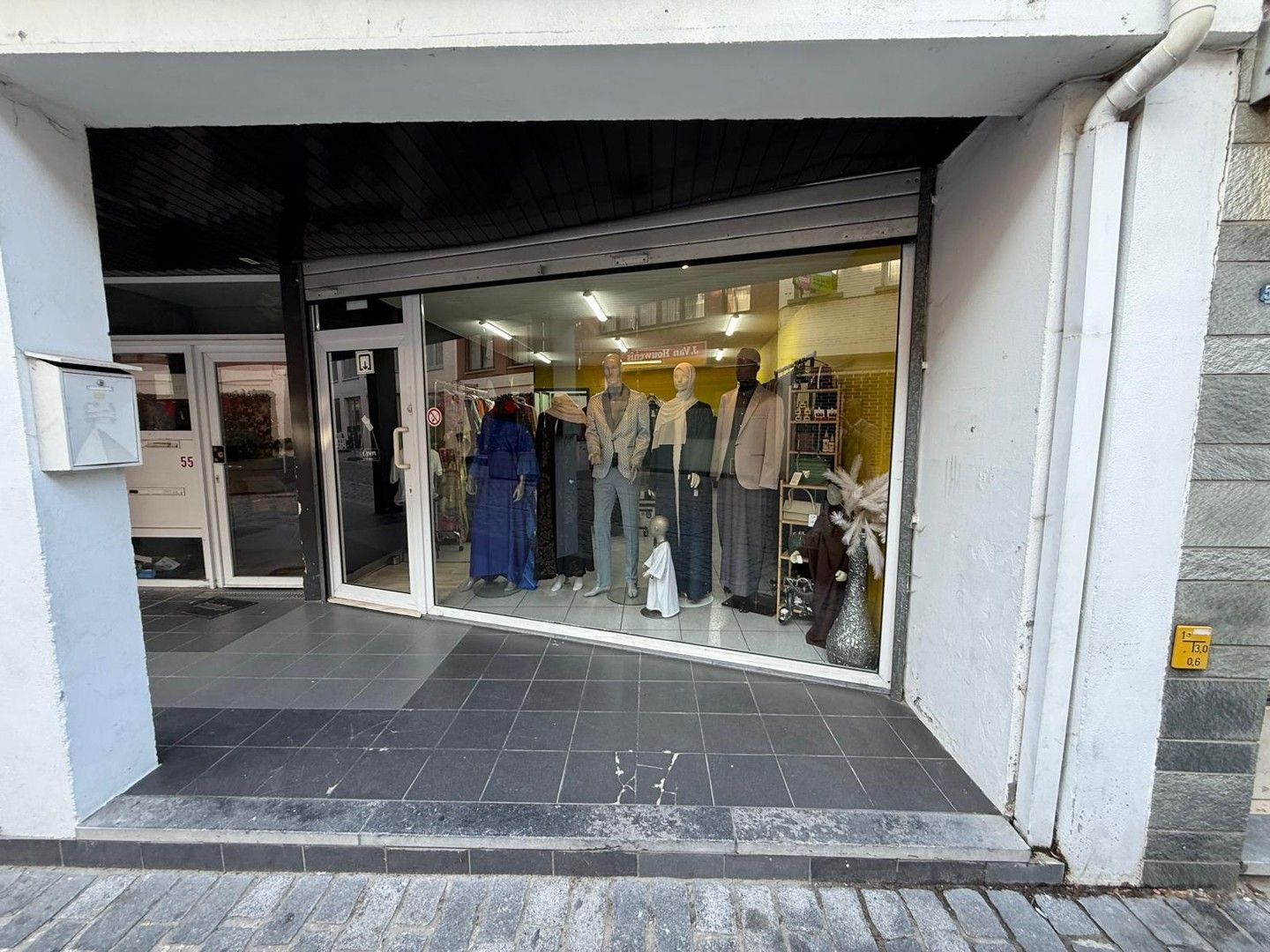 VERHUURD COMMERCIEEL GELIJKVLOERS foto 2