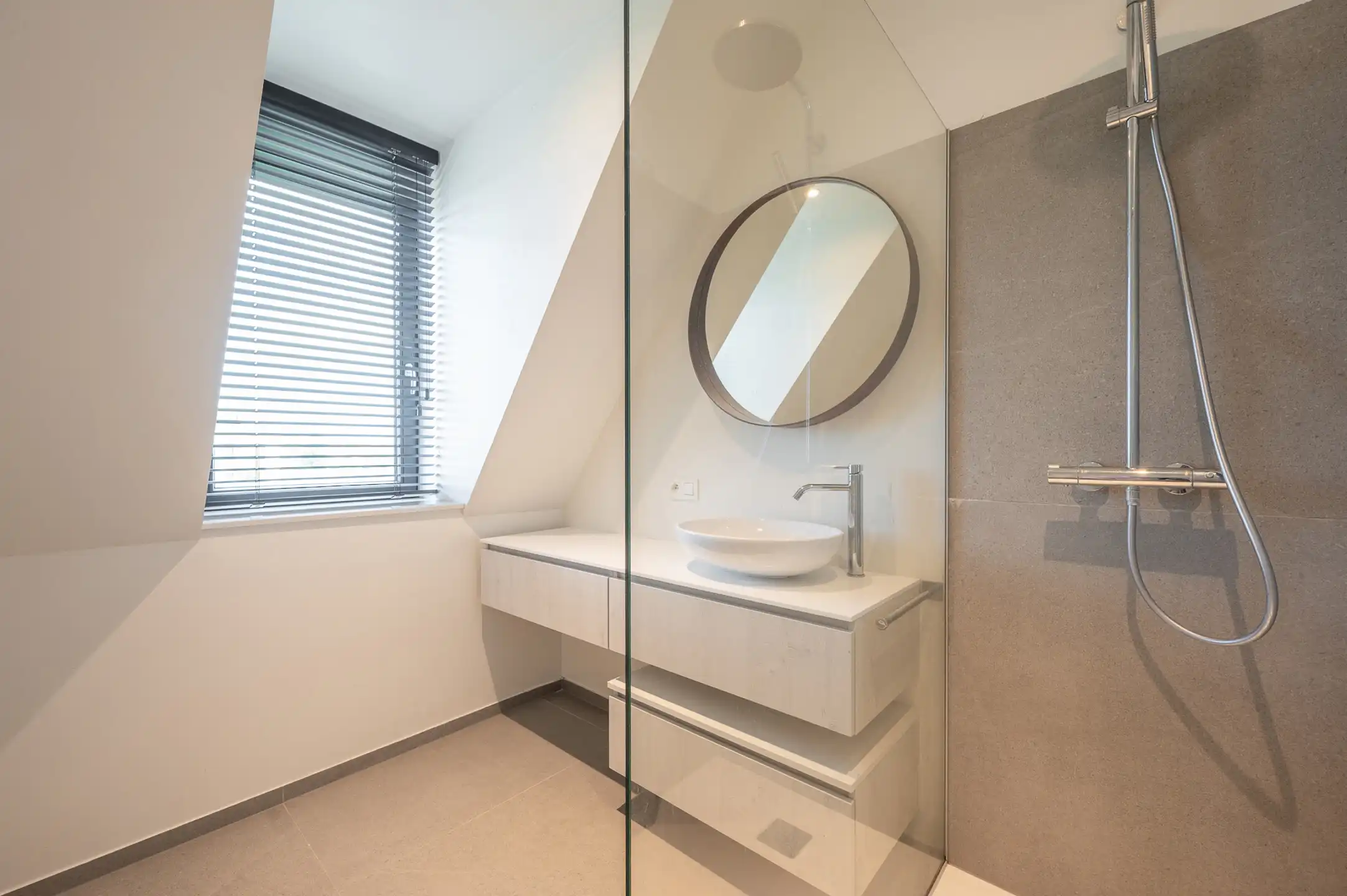 Stijlvol penthouse met 2 slaapkamers en terras – Duinenwater foto 14
