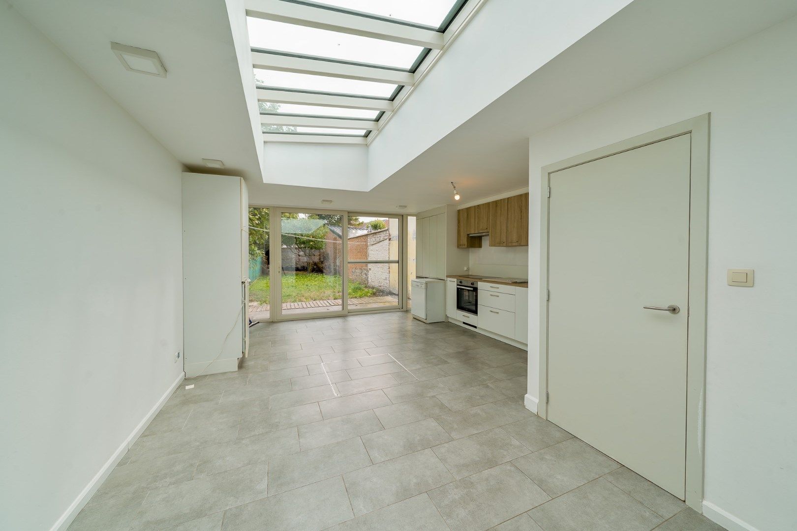 Rijwoning met 3 slaapkamers en tuin nabij de Spuikom foto 4
