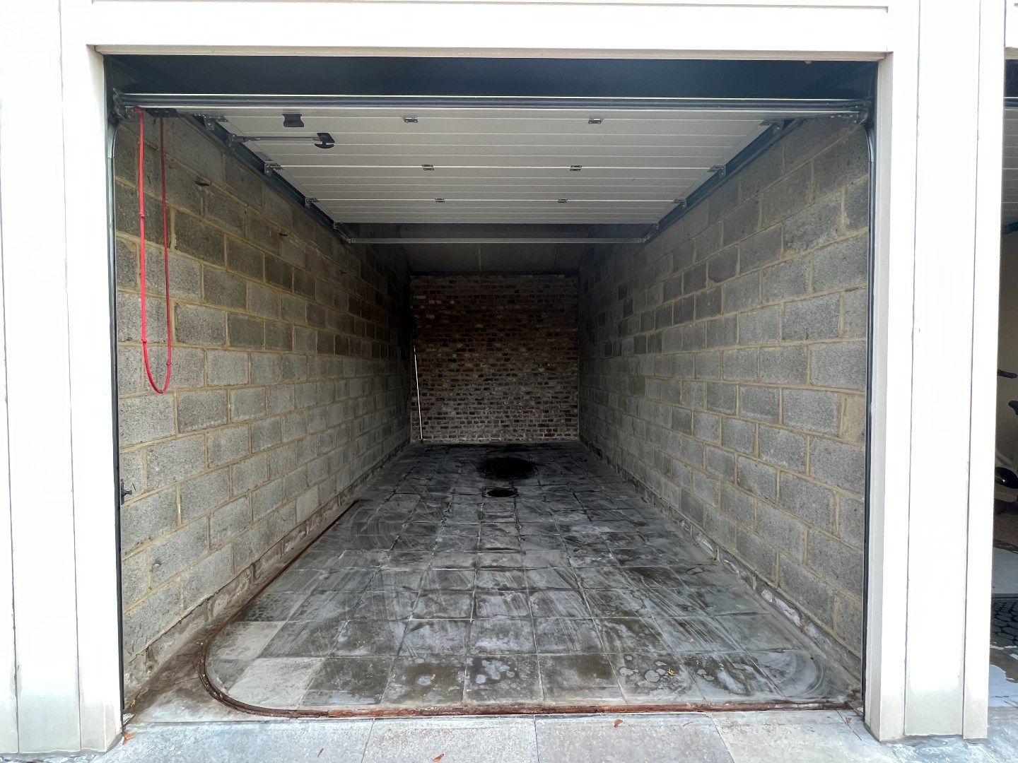 GARAGEBOX GELEGEN NABIJ CENTRUM IEPER foto 2