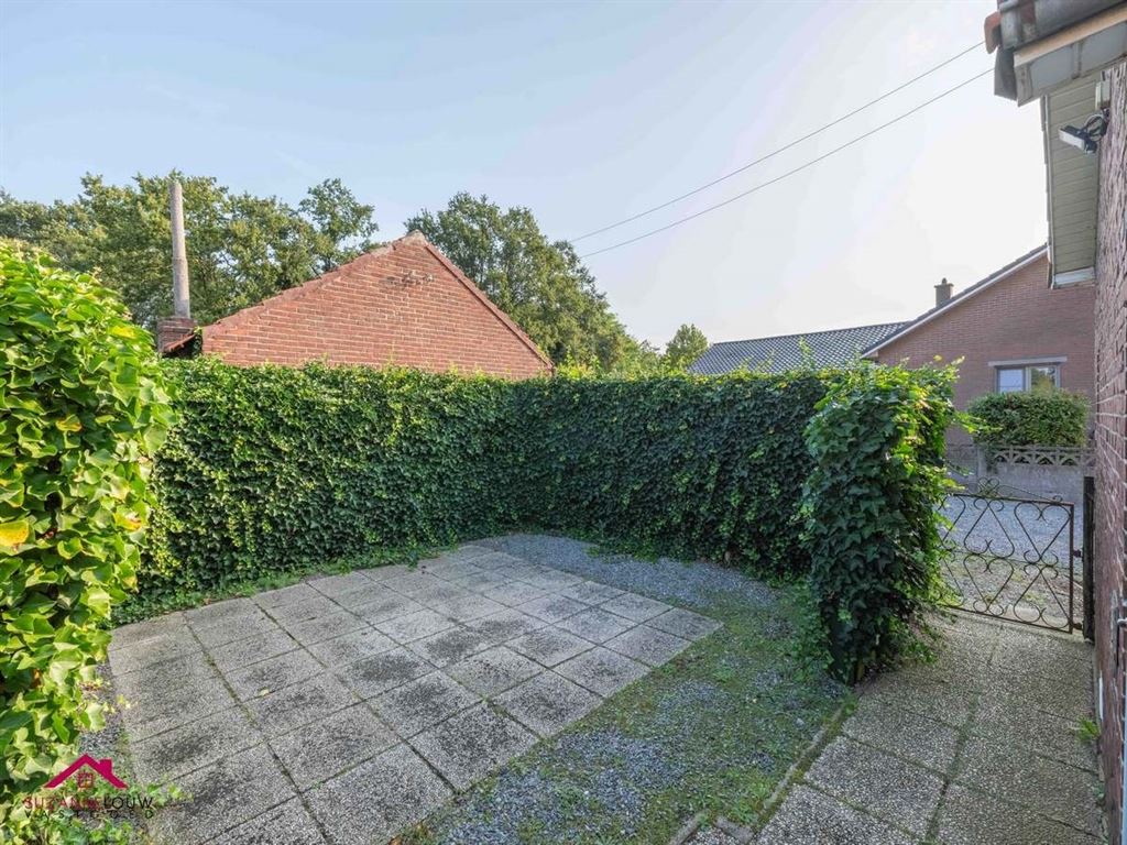 Te renoveren, vrijstaande woning op ruim perceel foto 8