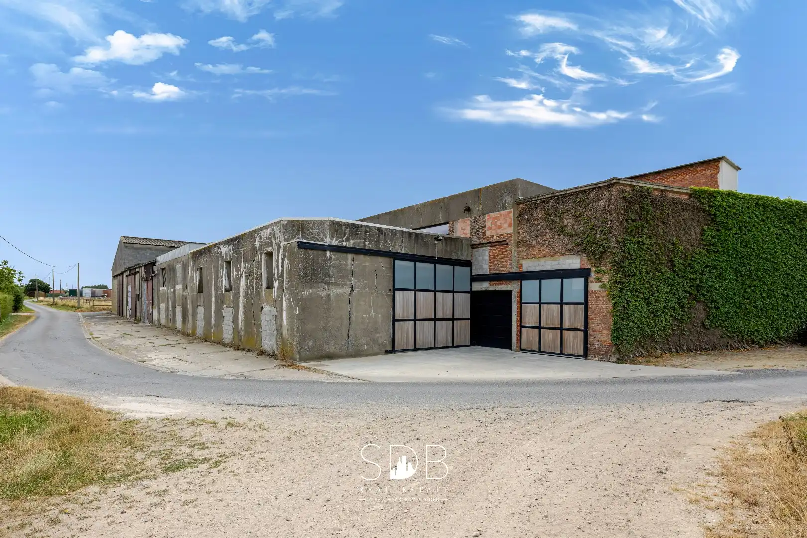 Landelijke villa met ruime bedrijfsgebouwen en opslagmogelijkheden op 23.740m² foto 32