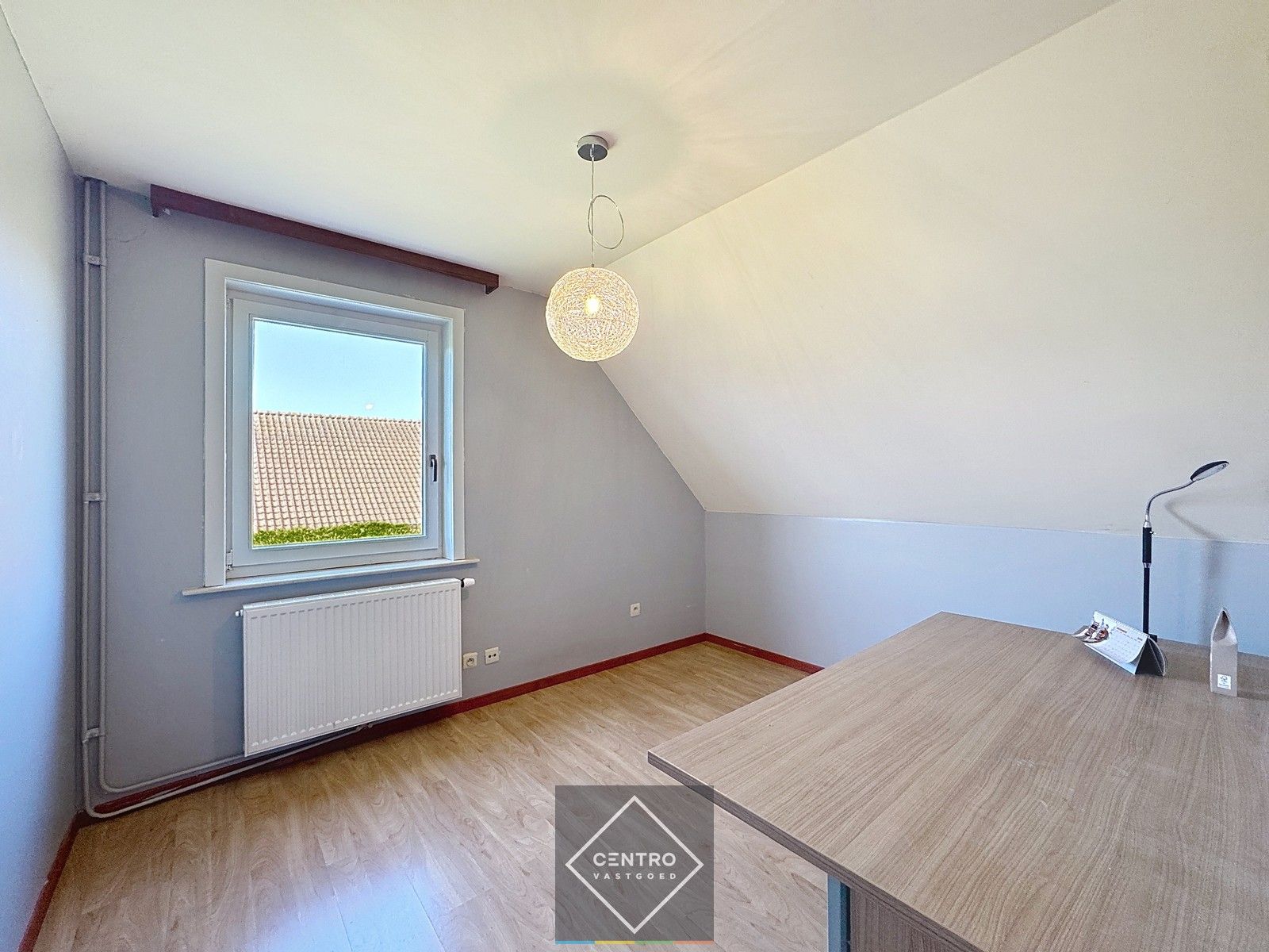 Instapklare lichtrijke VILLA met 3 slpks, garage en leuke tuin! foto 19