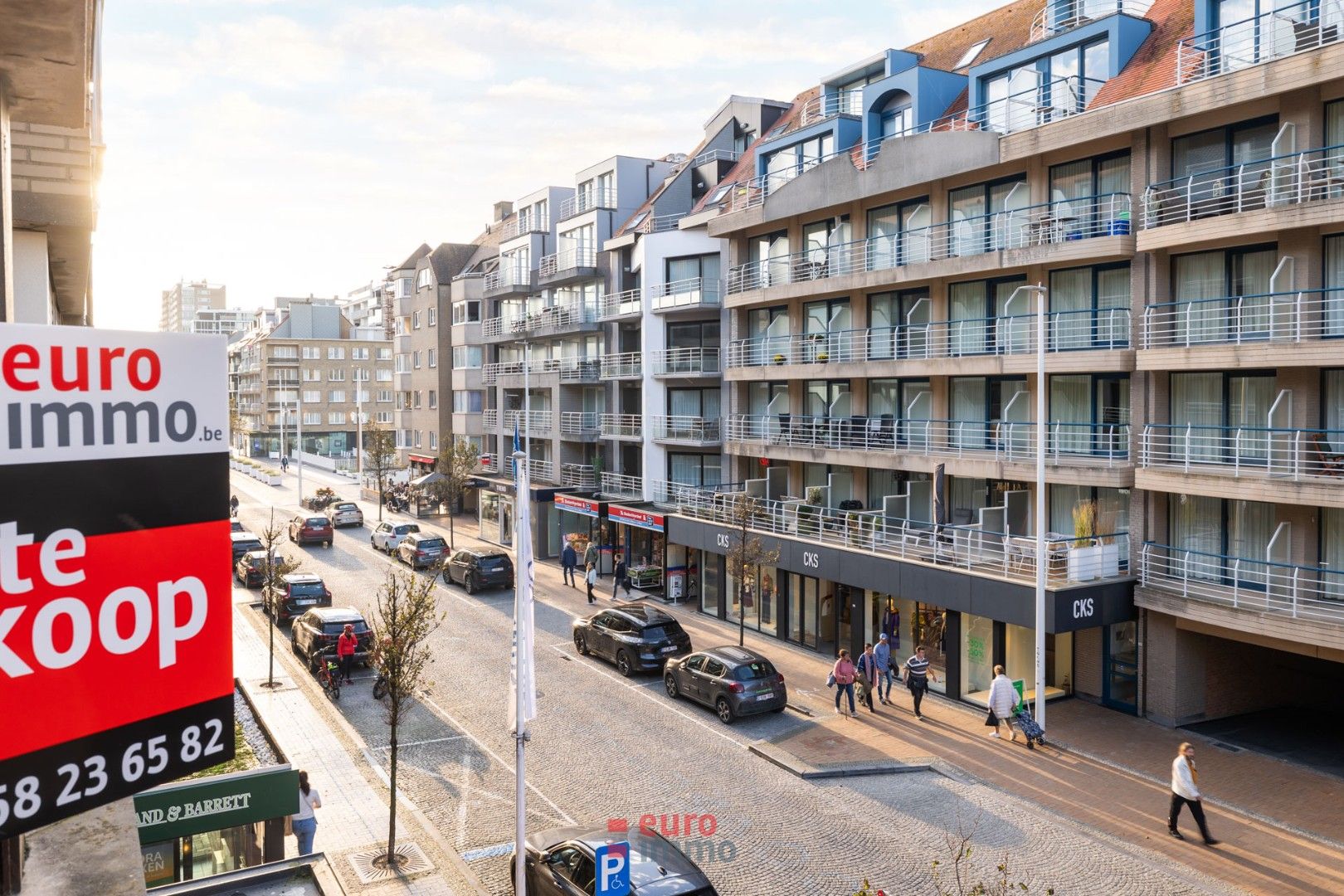 Instapklaar appartement met 1 slaapkamer én 1 slaaphoek in het hartje van Nieuwpoort-bad. foto 2