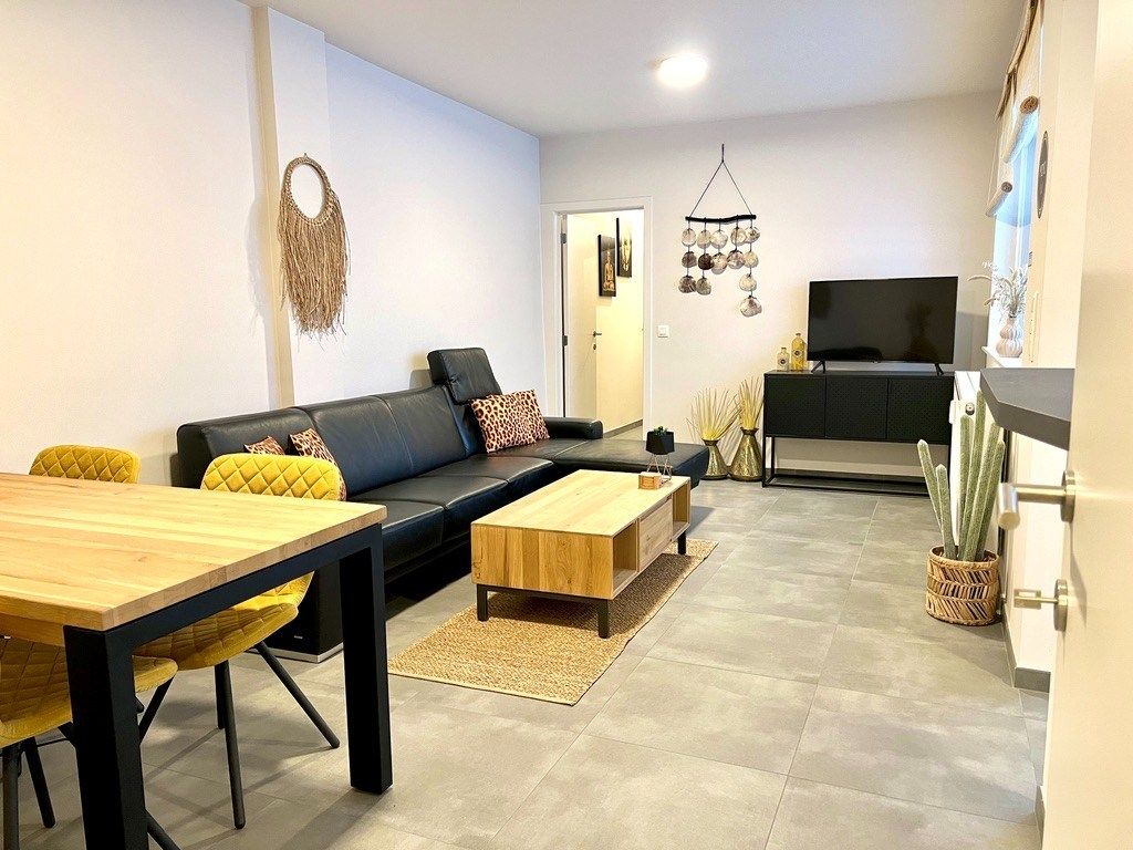 Stijlvol gemeubeld appartement met zeer groot terras en 2 slaapkamers foto 2