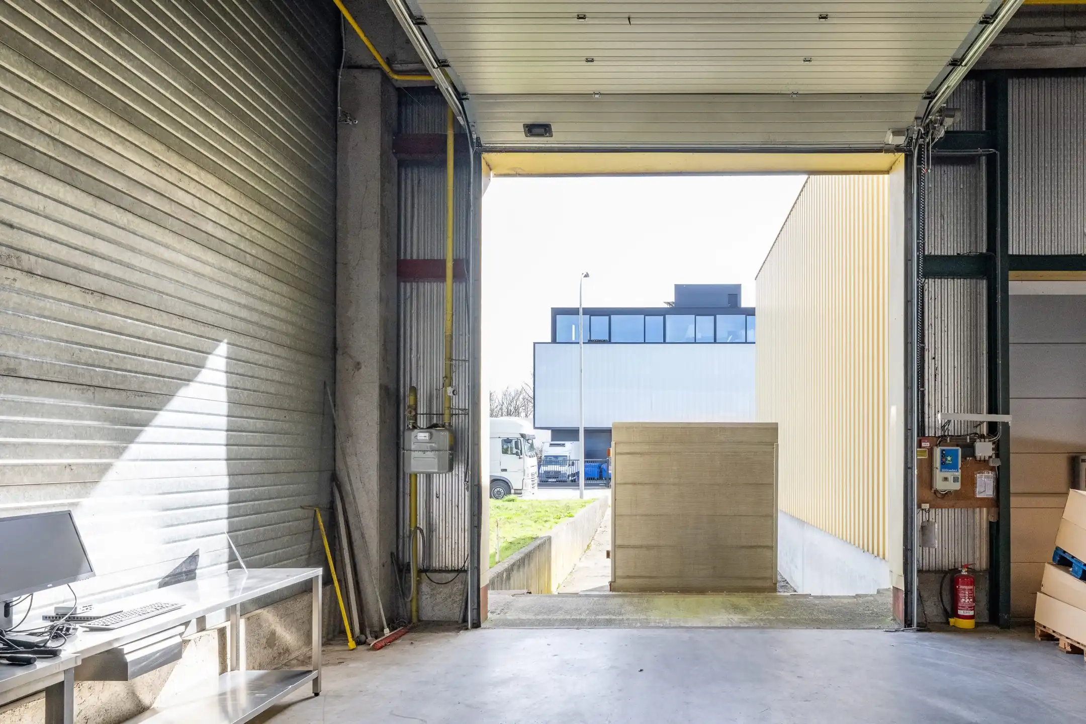 TE HUUR Bedrijfsgebouw te Wilrijk foto 14