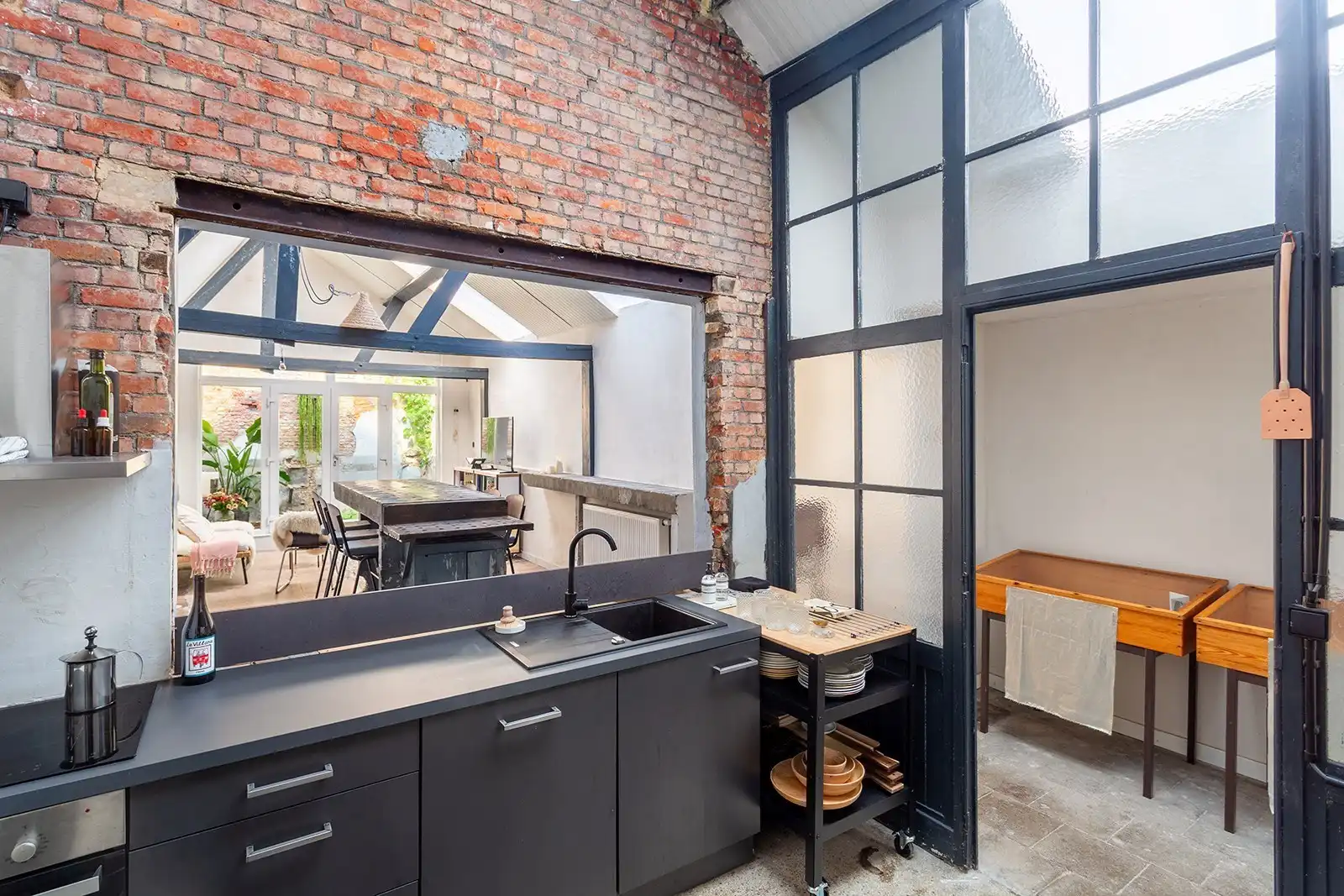 Eigenzinnig atelier in kleinschalig gebouw foto 7