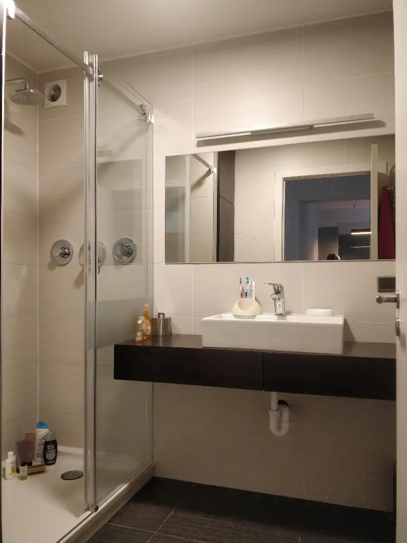 Gelijkvloersappartement met twee slaapkamers en binnentuin foto 9