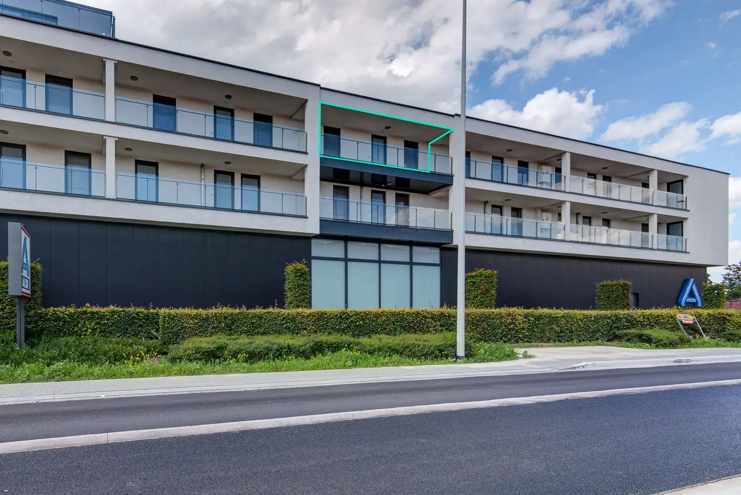 INSTAPKLAAR APPARTEMENT MET 2 SLAAPKAMERS EN AUTOTAANPLAATS NABIJ HET CENTRUM VAN BILZEN foto {{pictureIndex}}