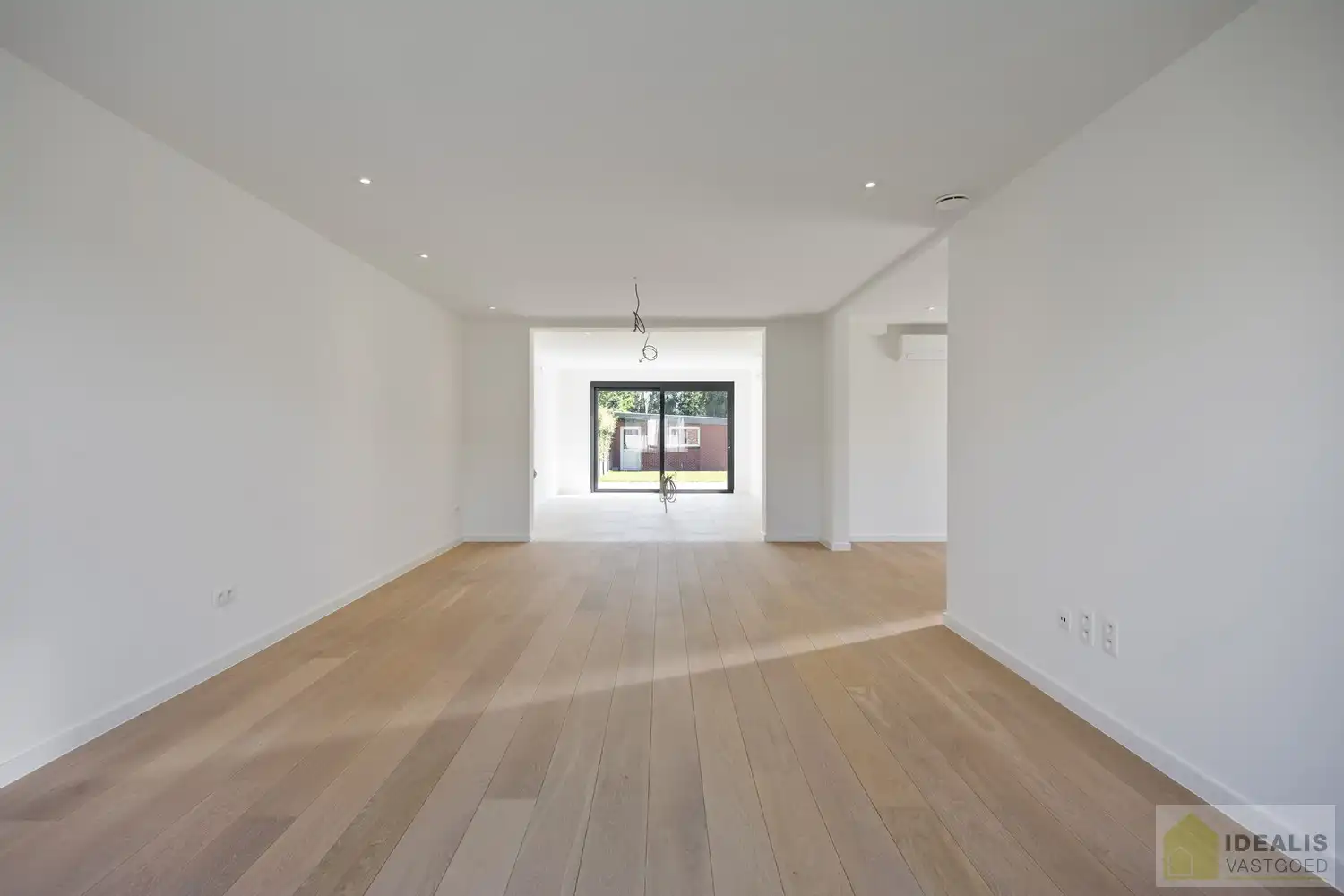 IDEALIS VASTGOED – Schitterend volledig vernieuwde woning (+- 220m²) met een heerlijke open leefruimte, 3 ruime slaapkamers, luxueuze badkamer, ruime wasplaats op een fijn zuid georiënteerd perceel! Dit heerlijke huis bevindt zich op een knap perceel van 8a 69ca in een heerlijk rustige en groene omgeving! - EEN MUST VISIT! - foto 9