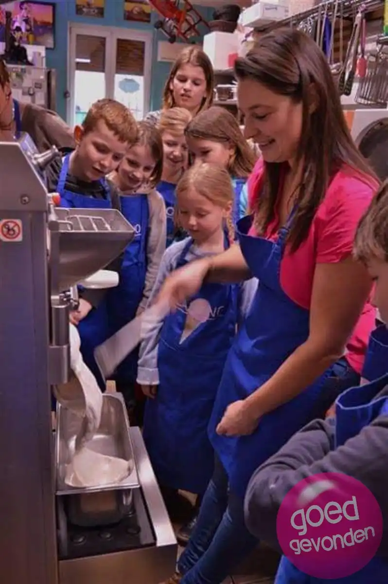 Handelsfonds - ijs en broodjesbar - parking - terras foto 24