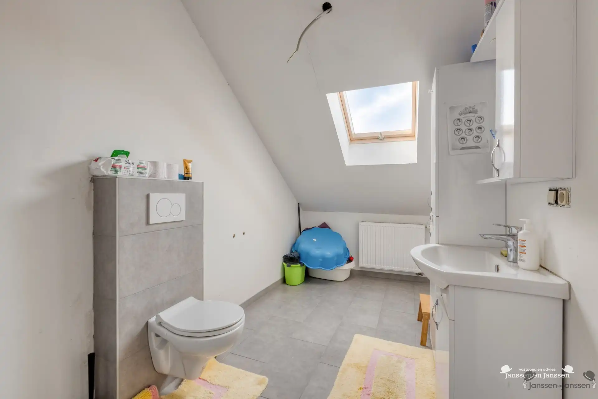 Praktisch duplexappartement met 2 slaapkamers en overdekt terras in het centrum van Leopoldsburg foto 14