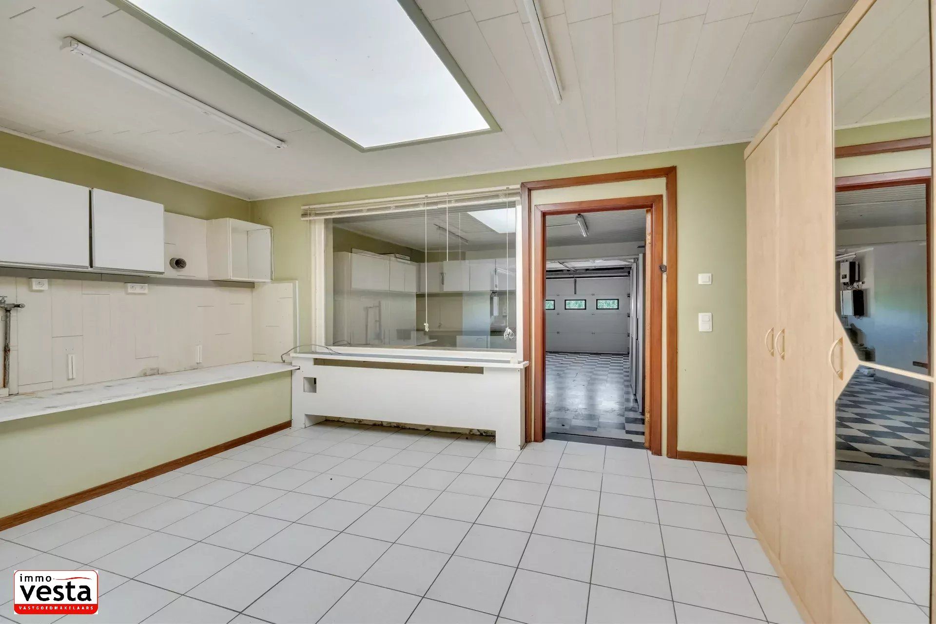 Ruime , landelijk gelegen woning met loods foto 12