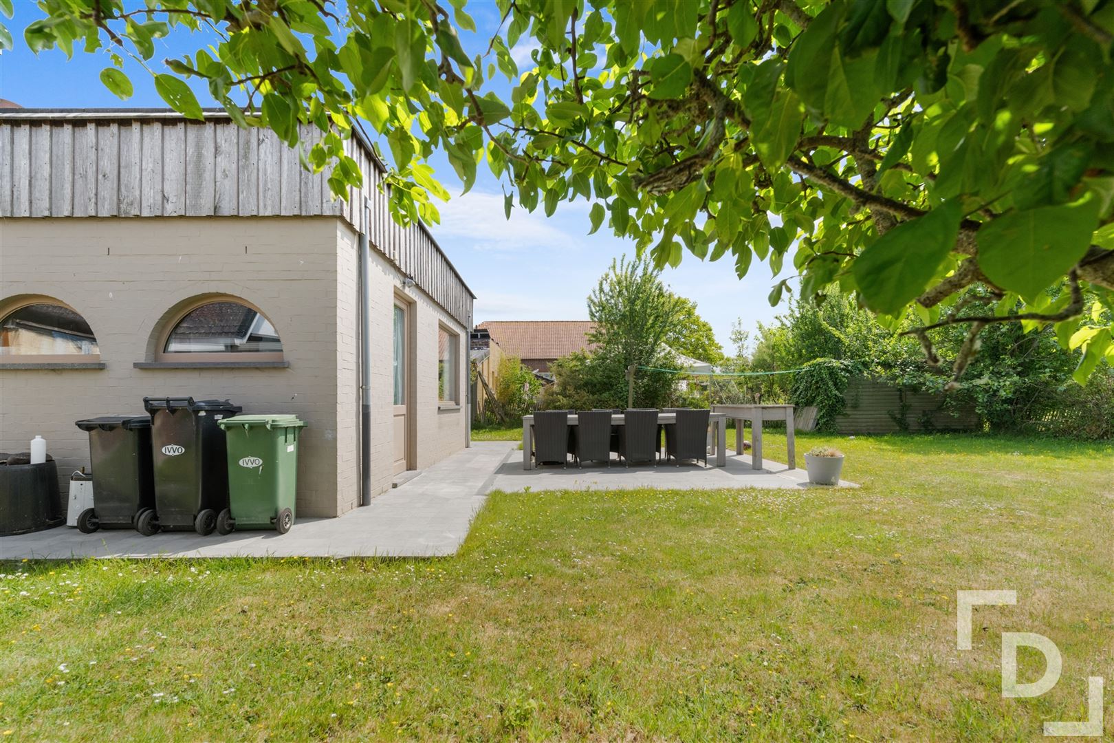 Karaktervolle woning met carport te koop in Stavele. foto 25