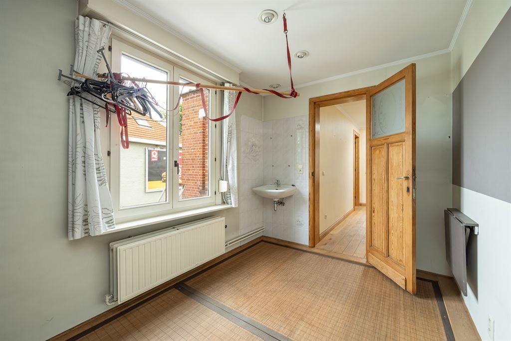 karaktervolle, te renoveren woning foto 17