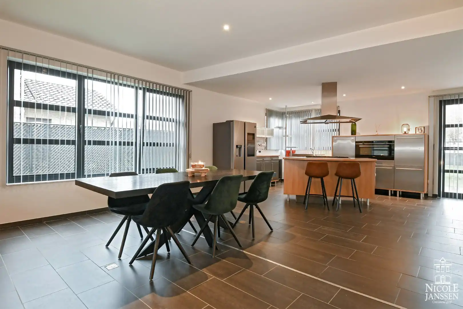 Moderne gezinswoning met bijzondere vormgeving foto 8