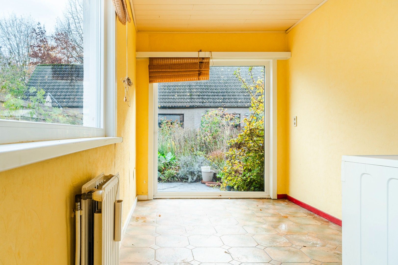 Te renoveren woning met garage foto 9