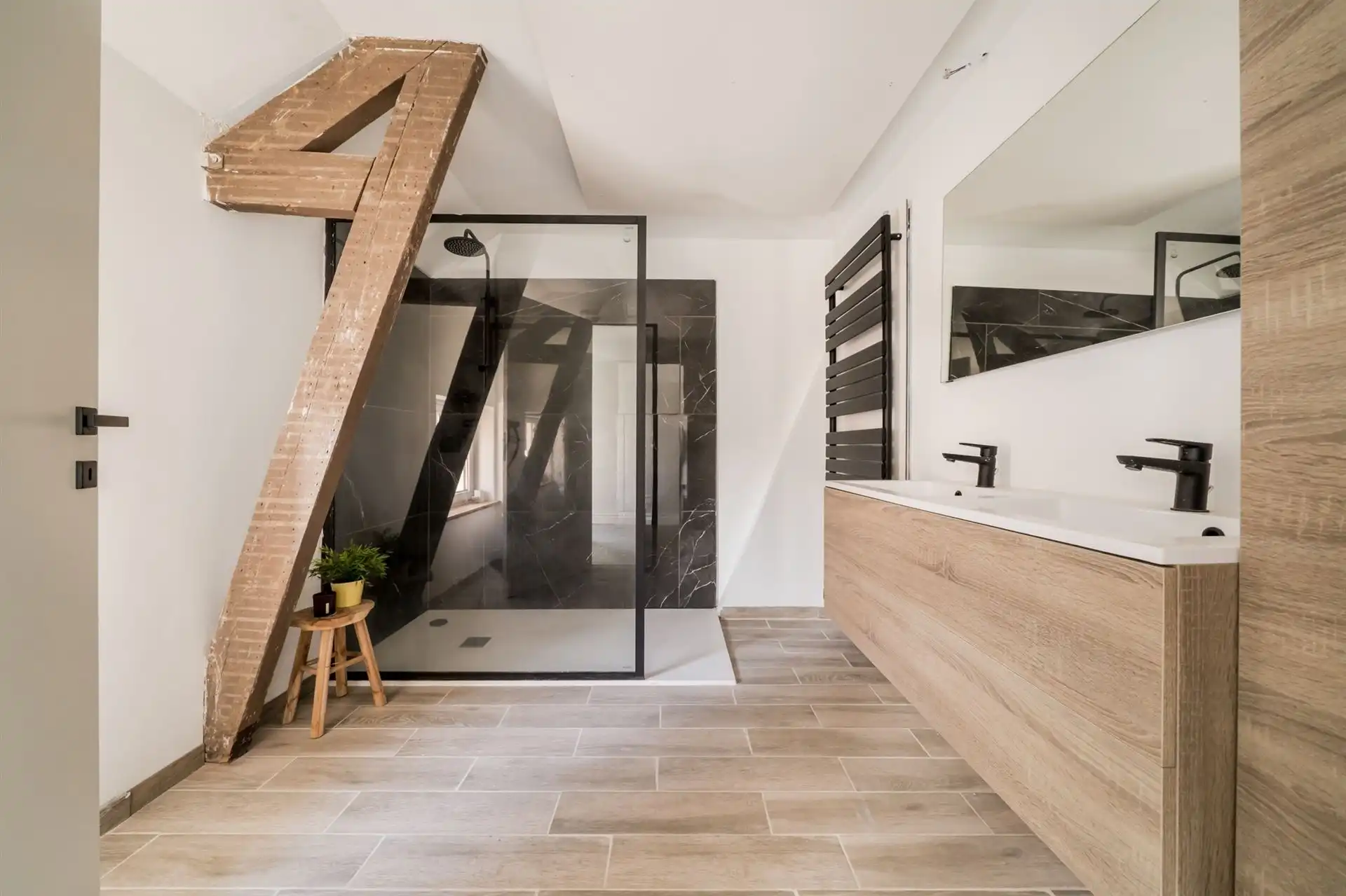 Instapklare starterswoning met charme in Rumst. foto 4