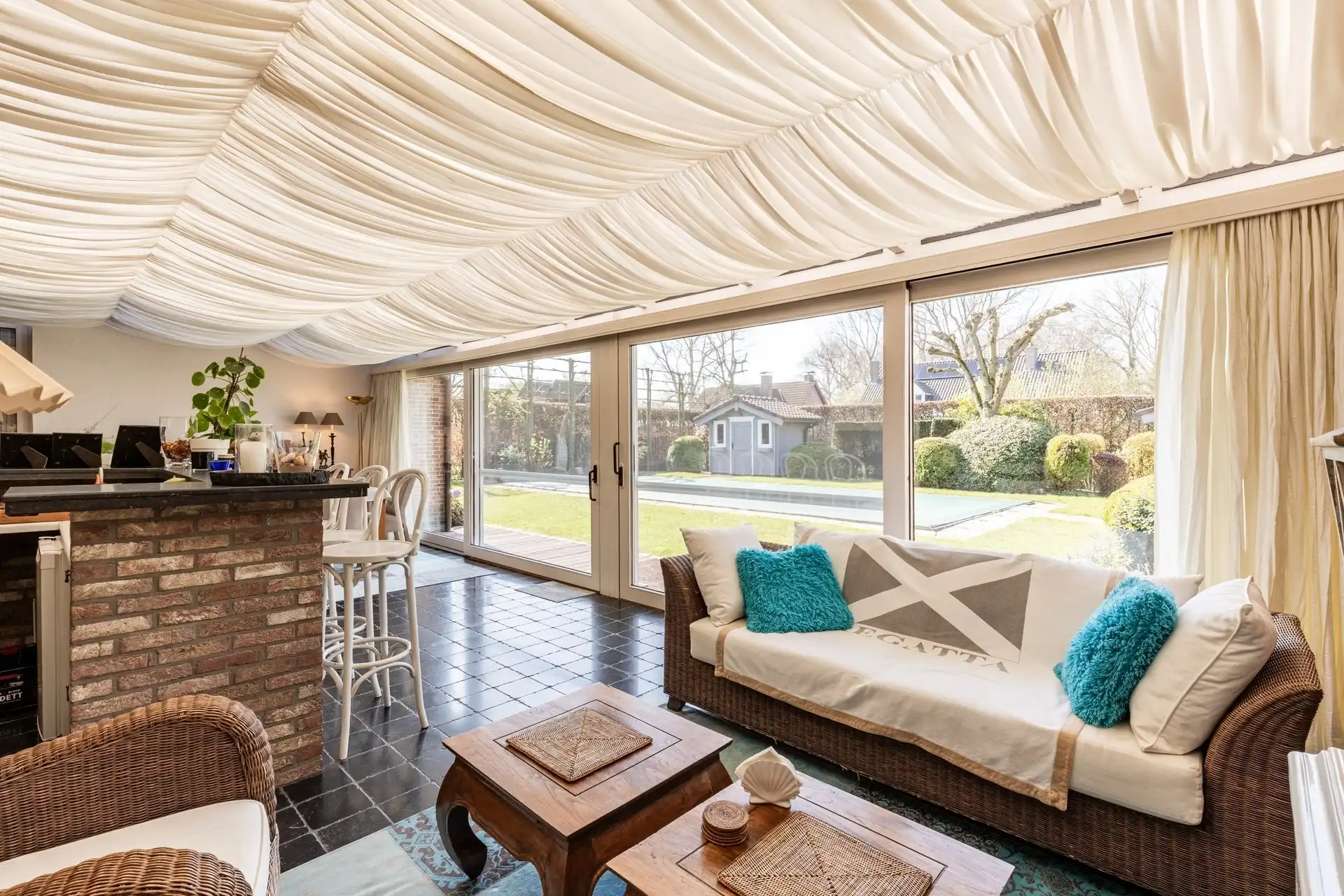 Instapklare woning met ruime veranda en zuidgerichte tuin! foto 8