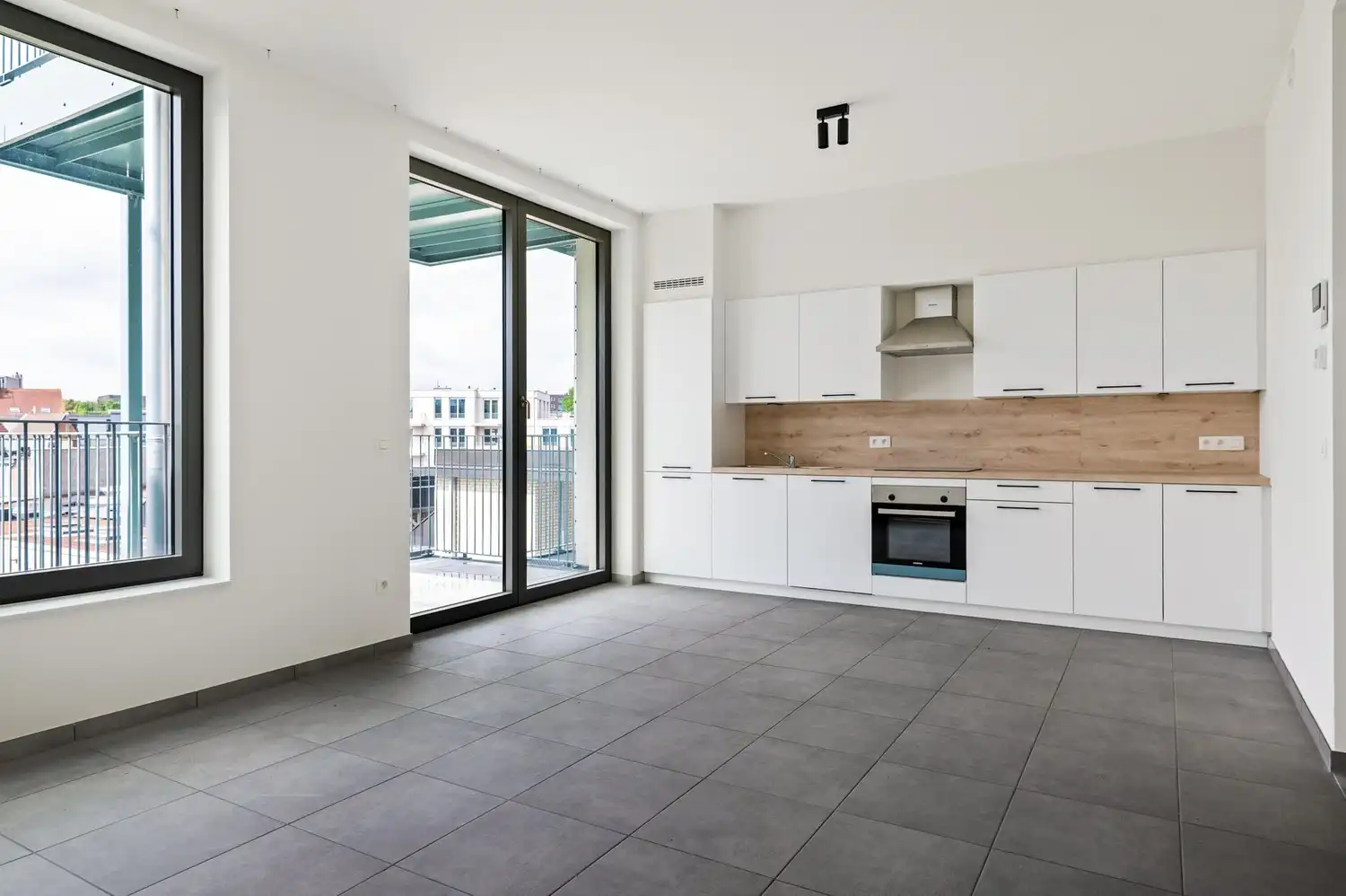 Prachtig en lichtrijk nieuwbouwappartement te huur nabij Zurenborg! foto 2