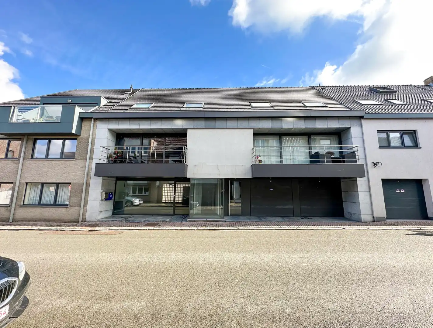 Uitstekend gelegen gelijkvloerse handelsruimte met maximale zichtbaarheid foto {{pictureIndex}}