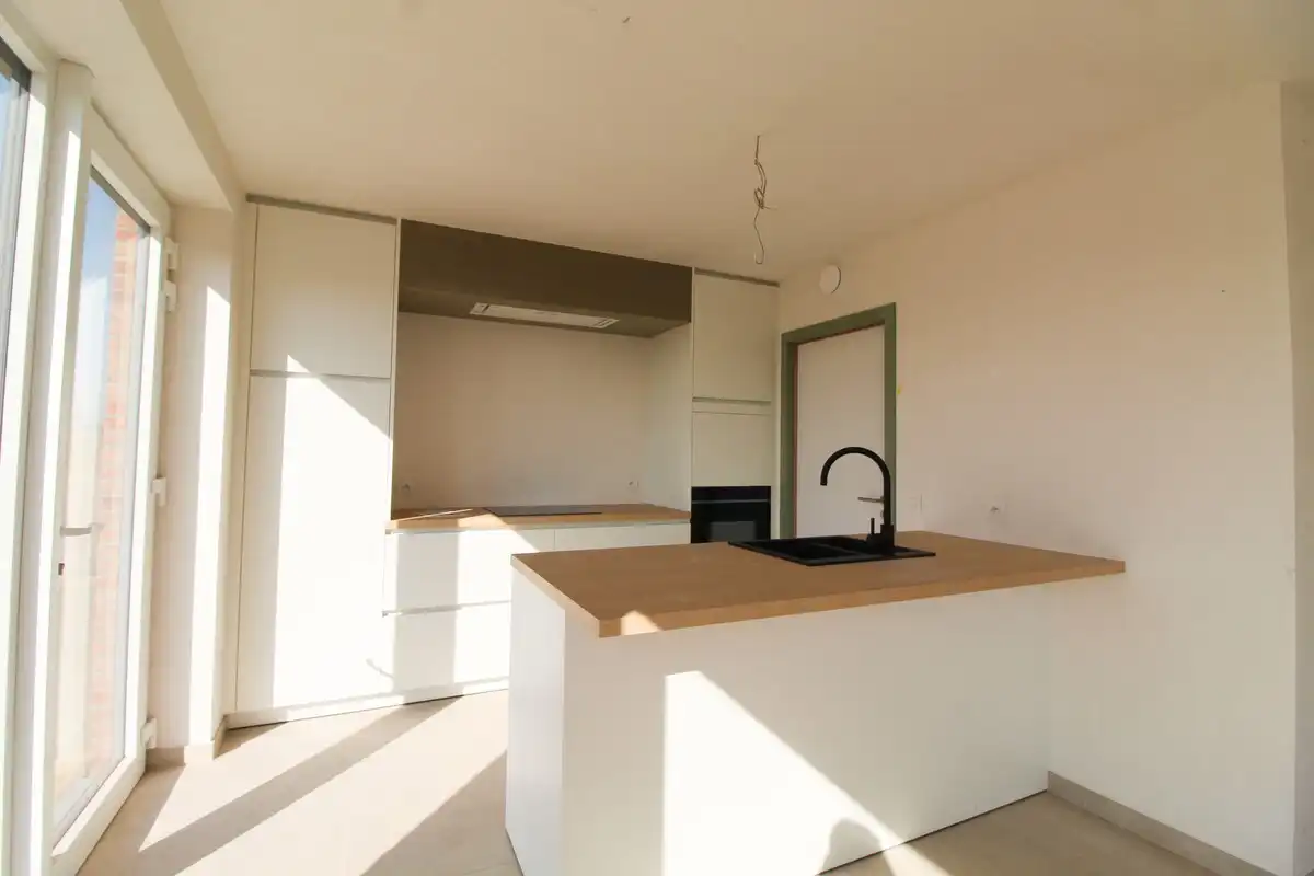 Halfopen nieuwbouwwoning met garage Roeselare foto 4