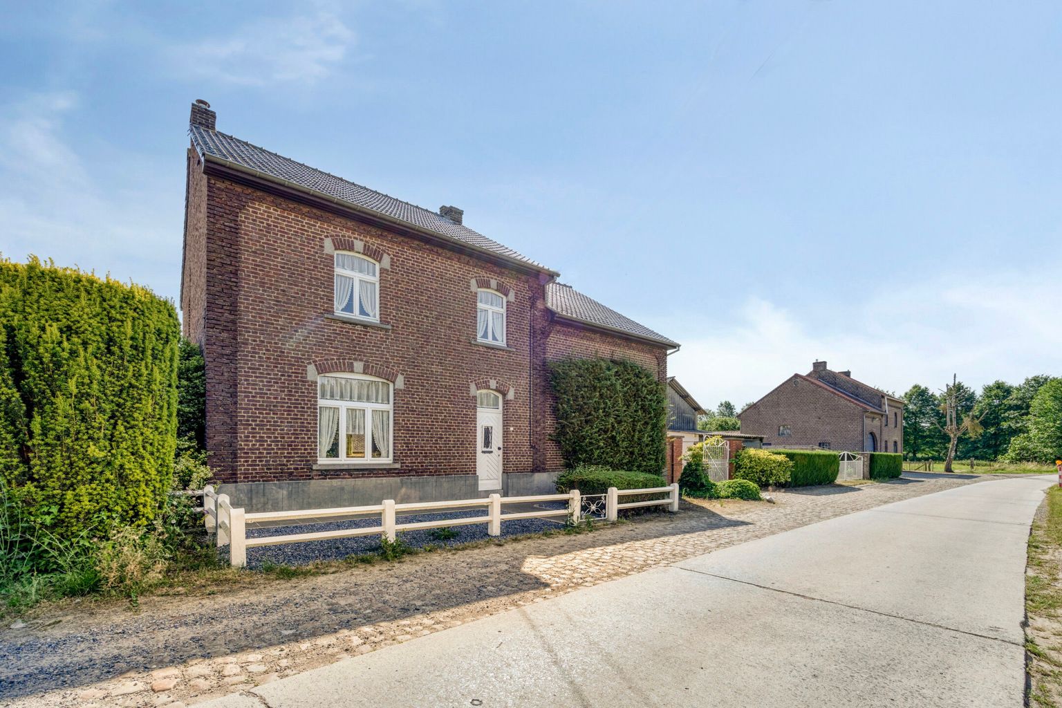 WONING MET NIET VERPACHTE WEILANDEN EN STALLINGEN foto 2
