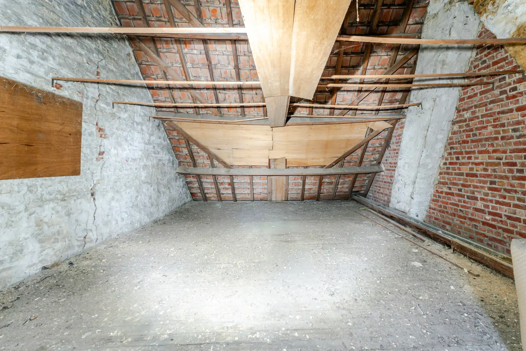 Centraal gelegen te renoveren woning met tuin foto 12