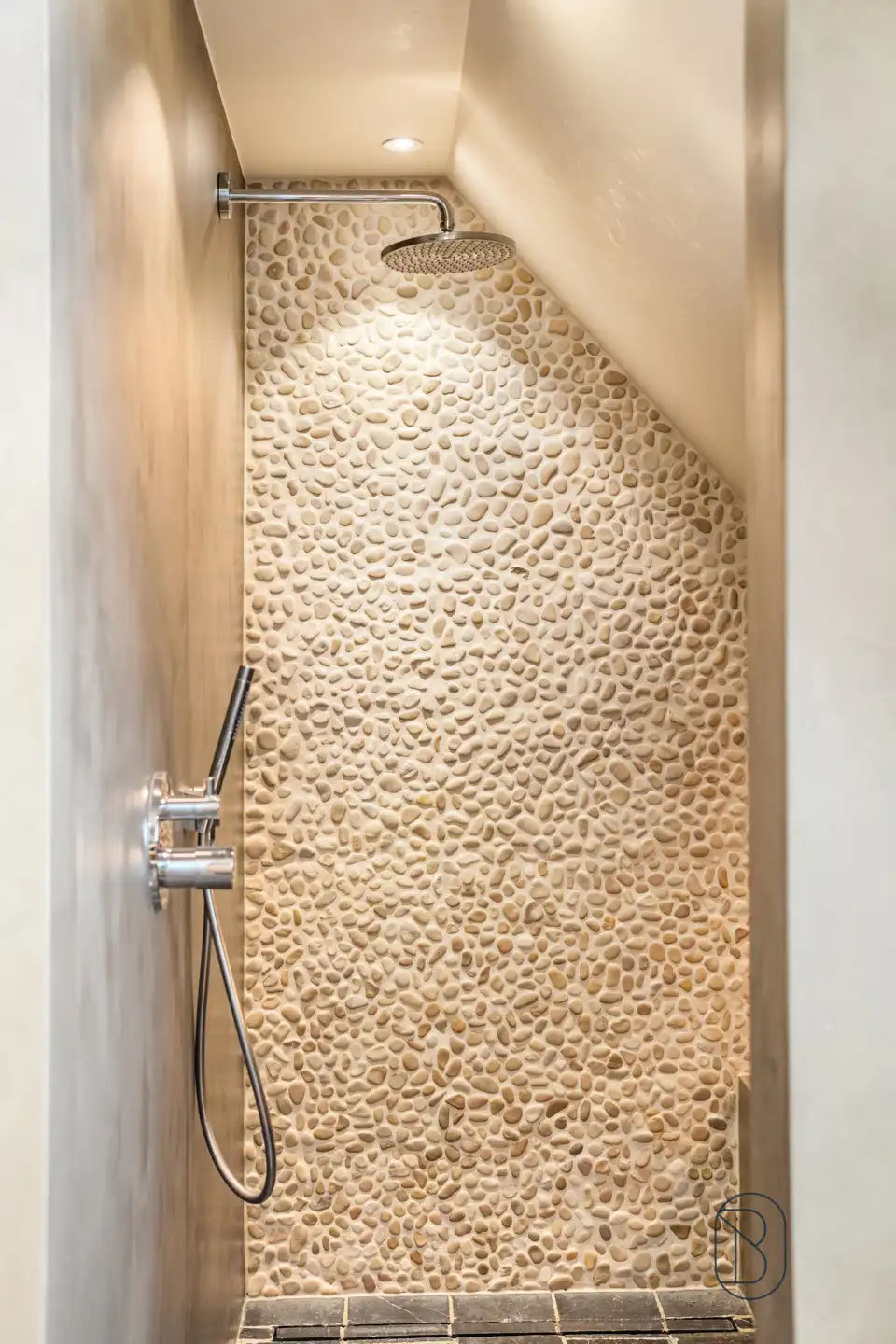 Unieke kans: prachtige woonst met zwembad + bedrijfsgebouw foto 25