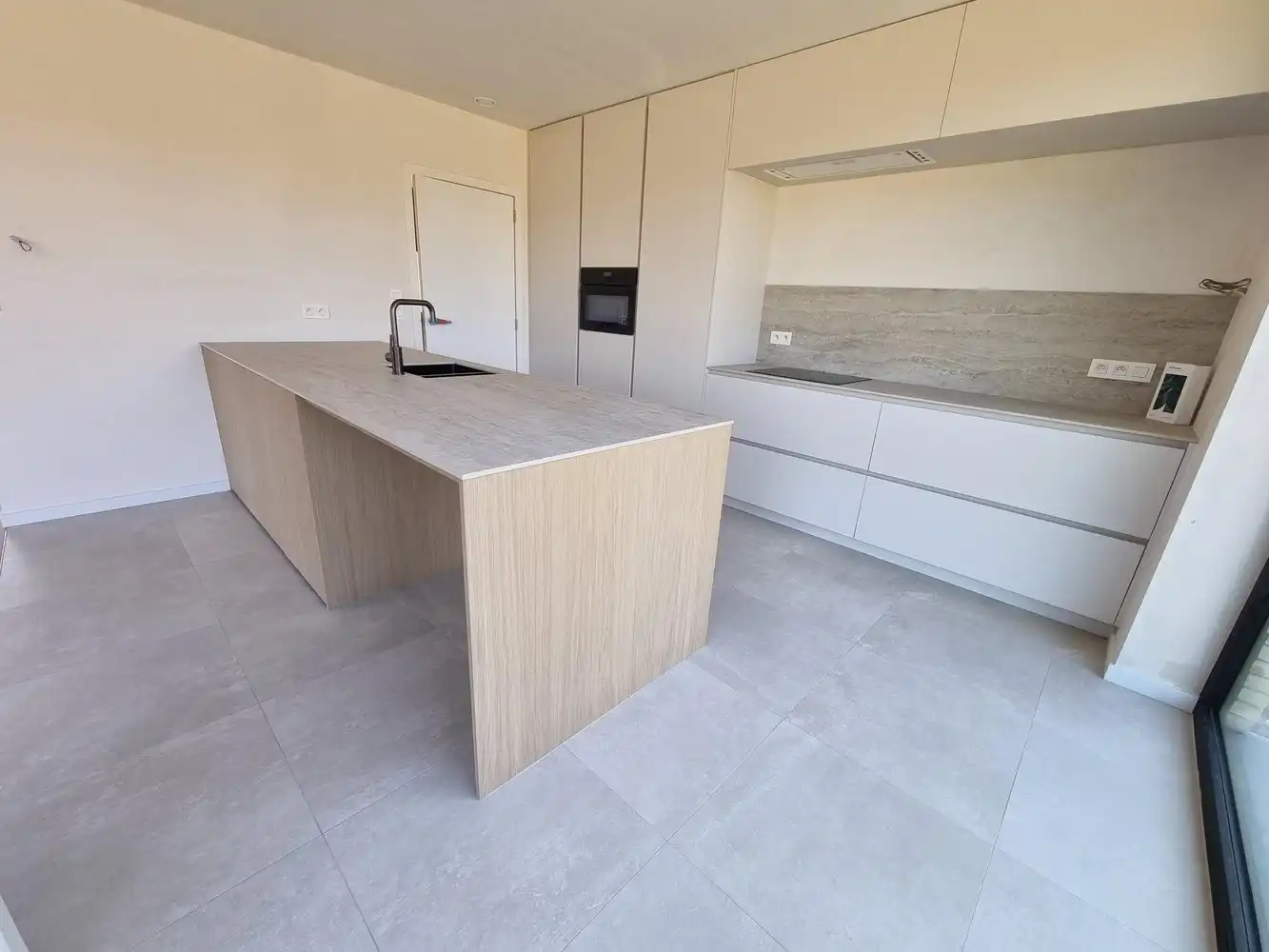 Prachtig, volledig afgewerkte nieuwbouw woning. Rustige ligging. foto 3