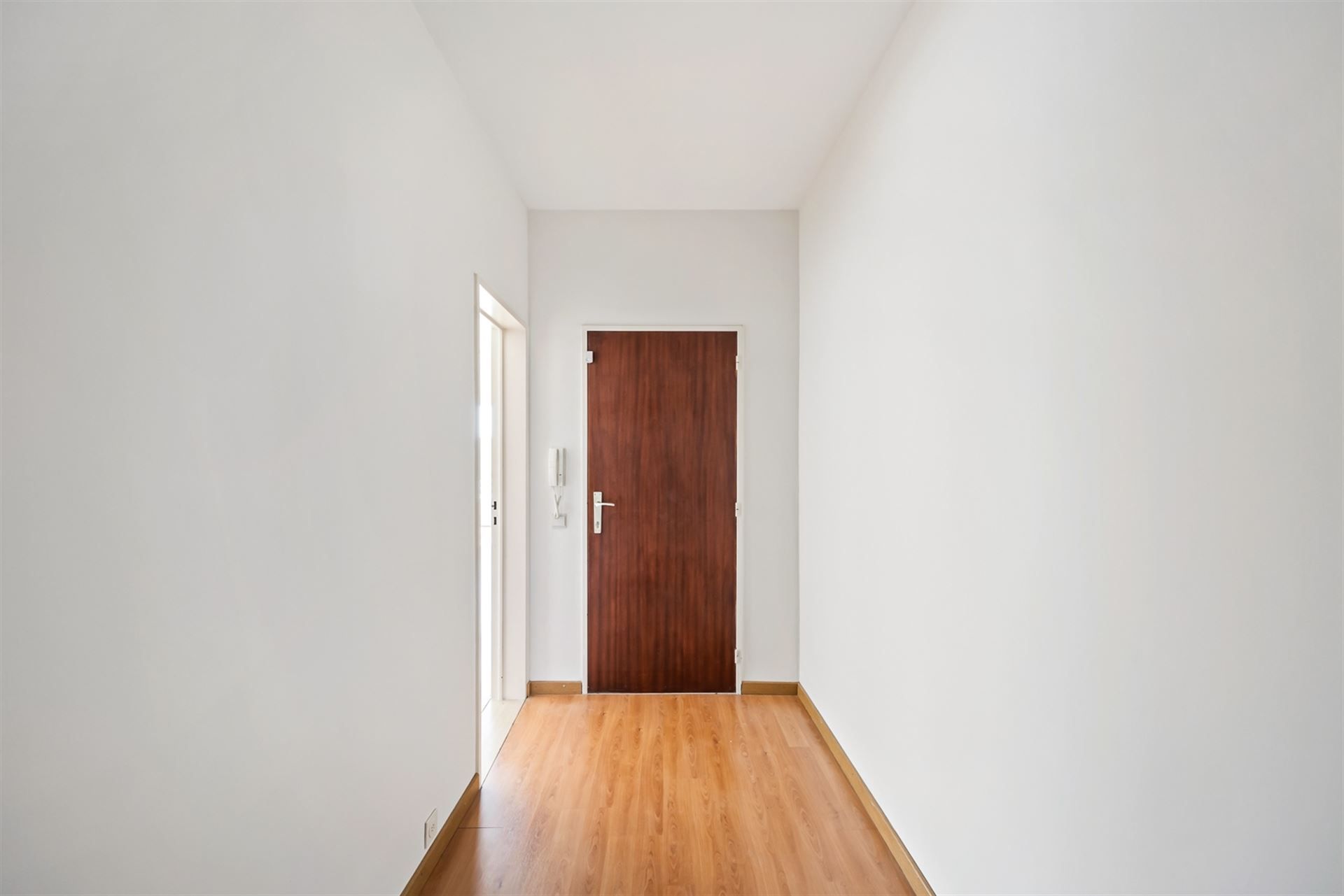 Rustig Gelegen Appartement met 2 Terrassen en Garage foto 12