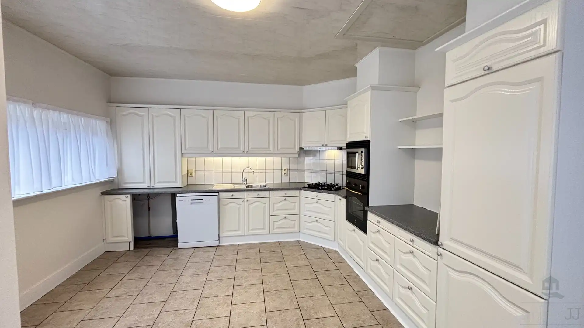 Gelijkvloerse woning met 3 slaapkamers, tuin en garage foto 2