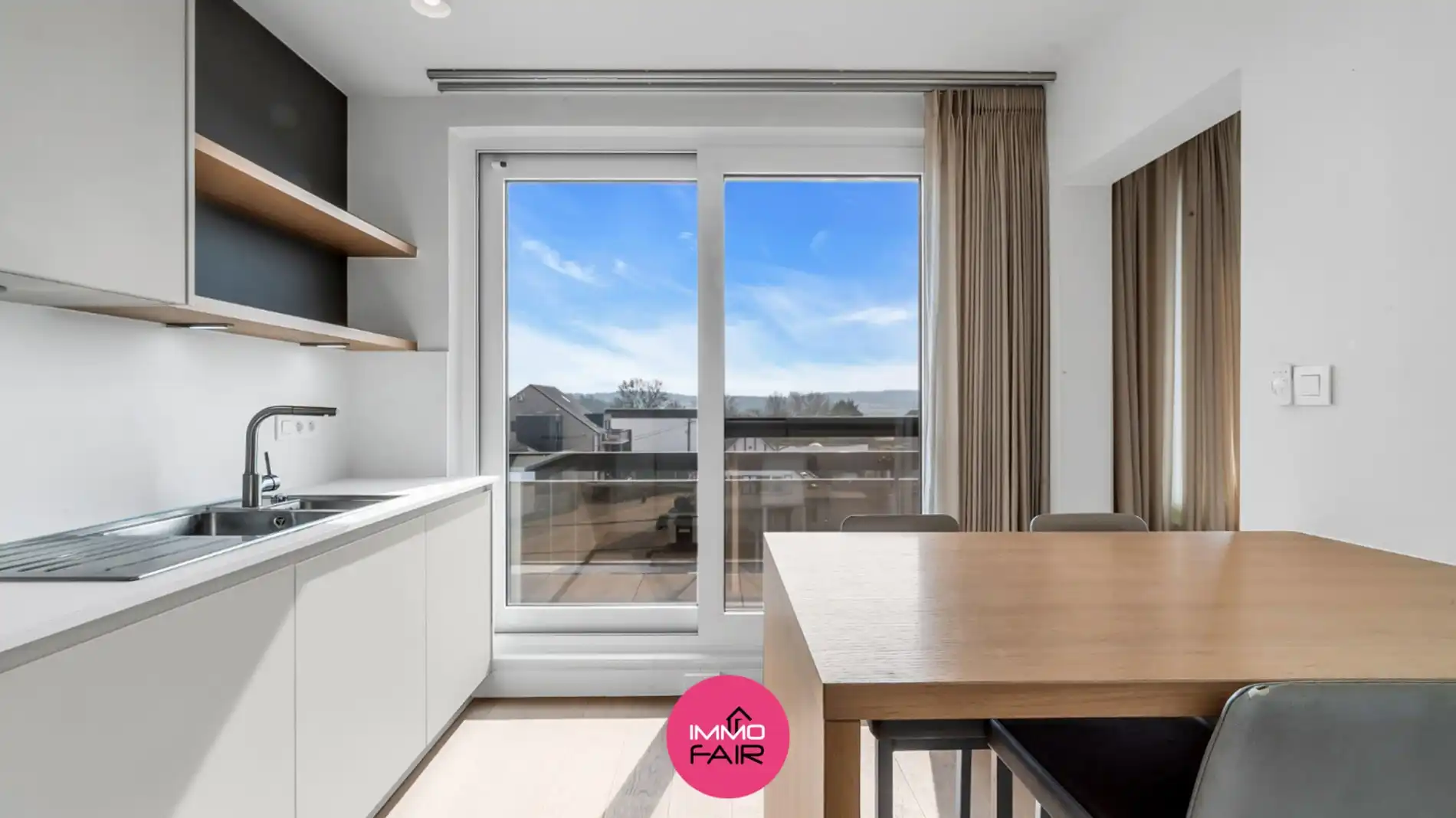 Modern, instapklaar appartement met dubbel terras vlakbij Maastricht foto 4