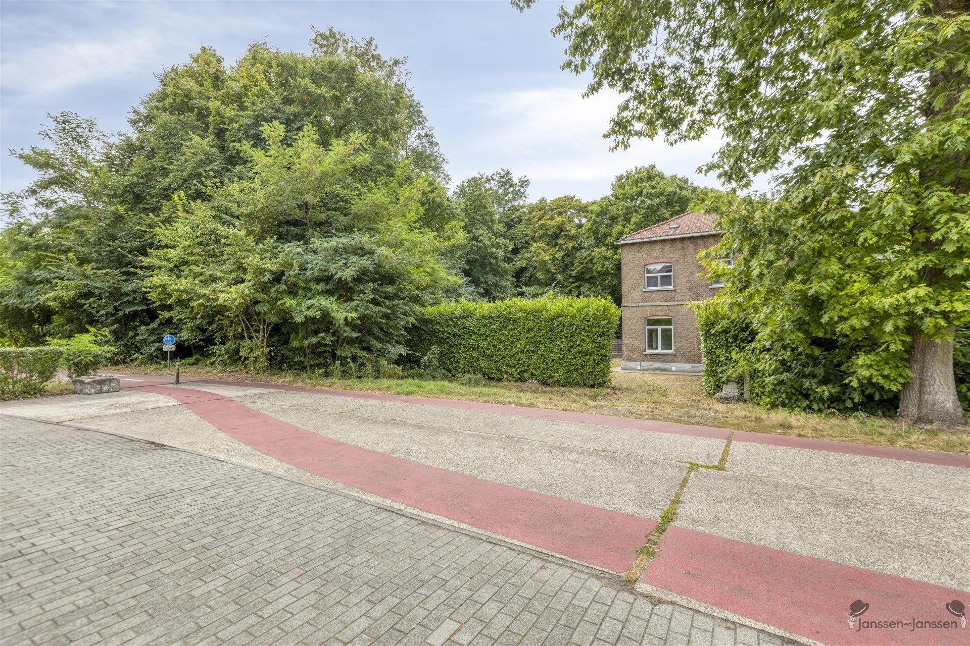 Karaktervolle halfopen bebouwing met potentieel en unieke ligging te Leopoldsburg foto 20